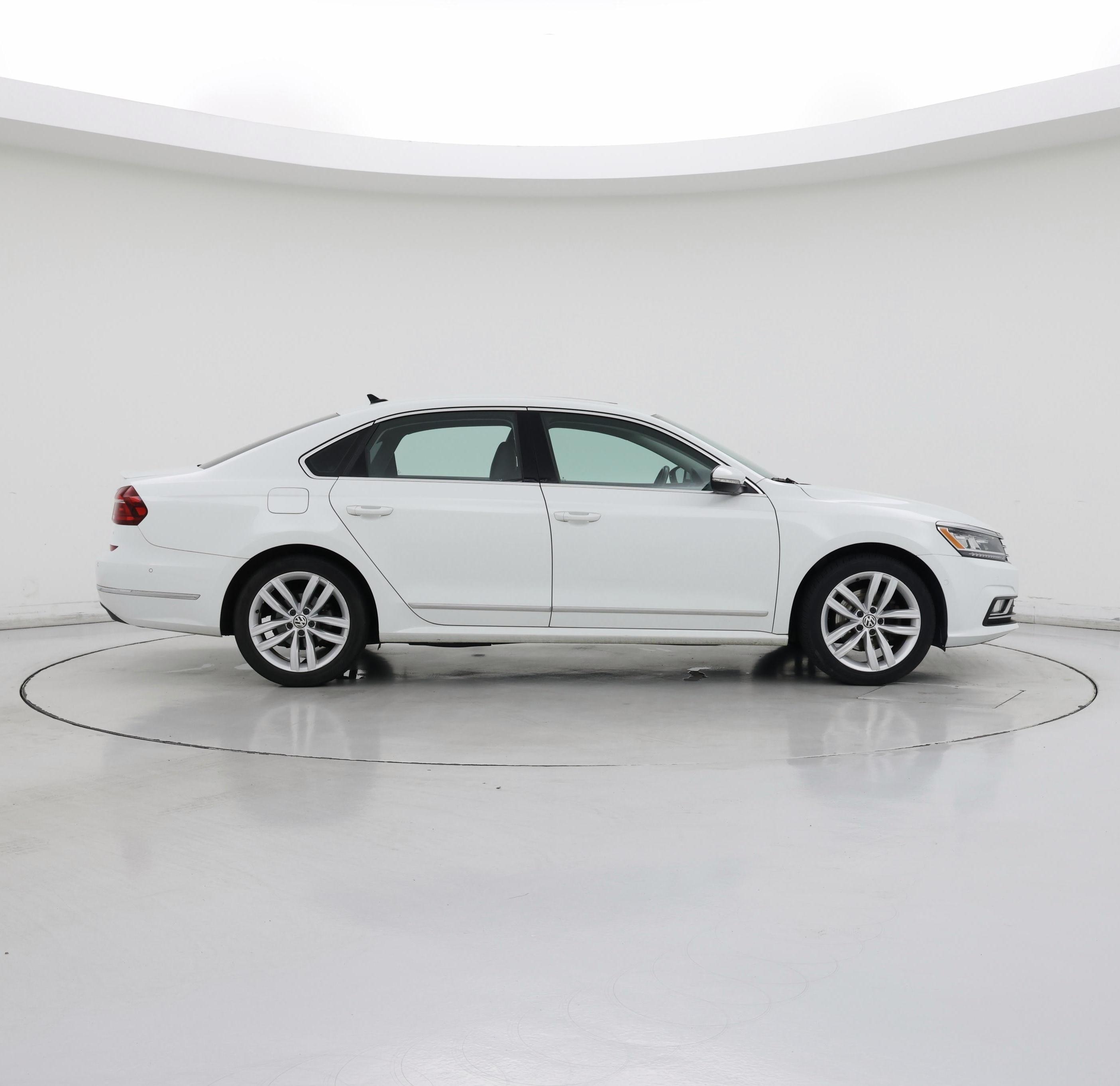 Thumbnail: 2018 Volkswagen Passat - 7