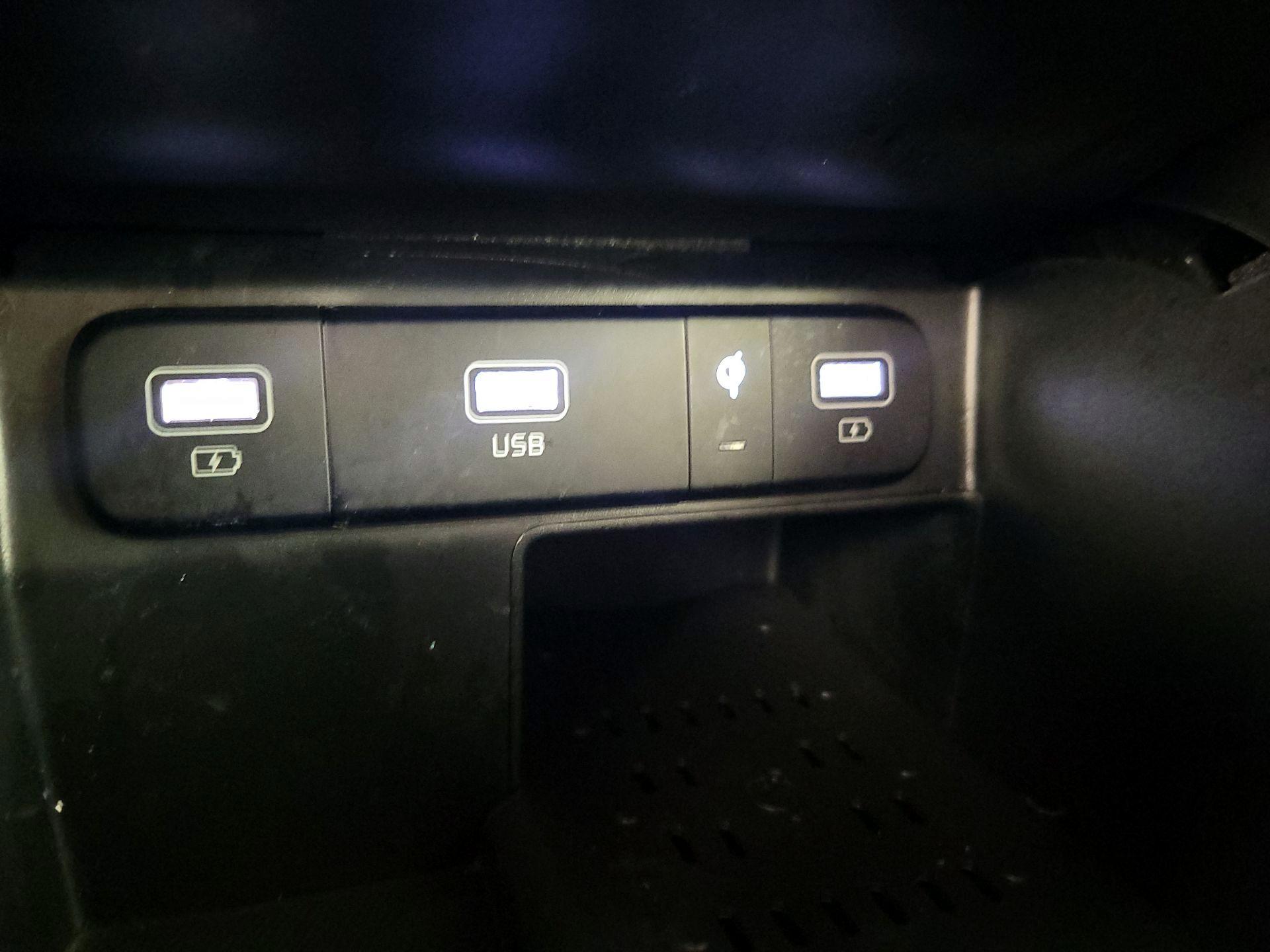 Thumbnail: 2021 Kia Sorento - 18