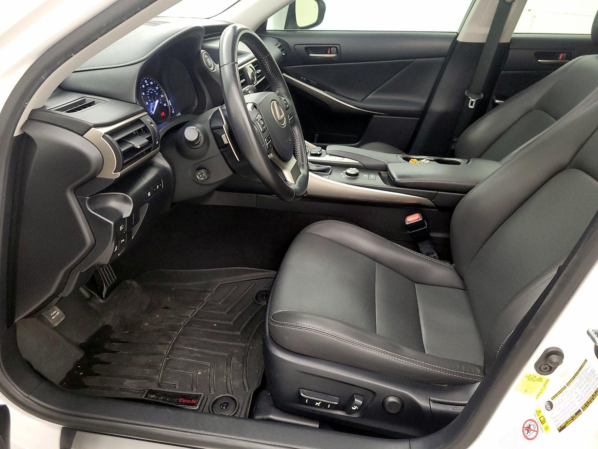 Thumbnail: 2018 Lexus IS - 11