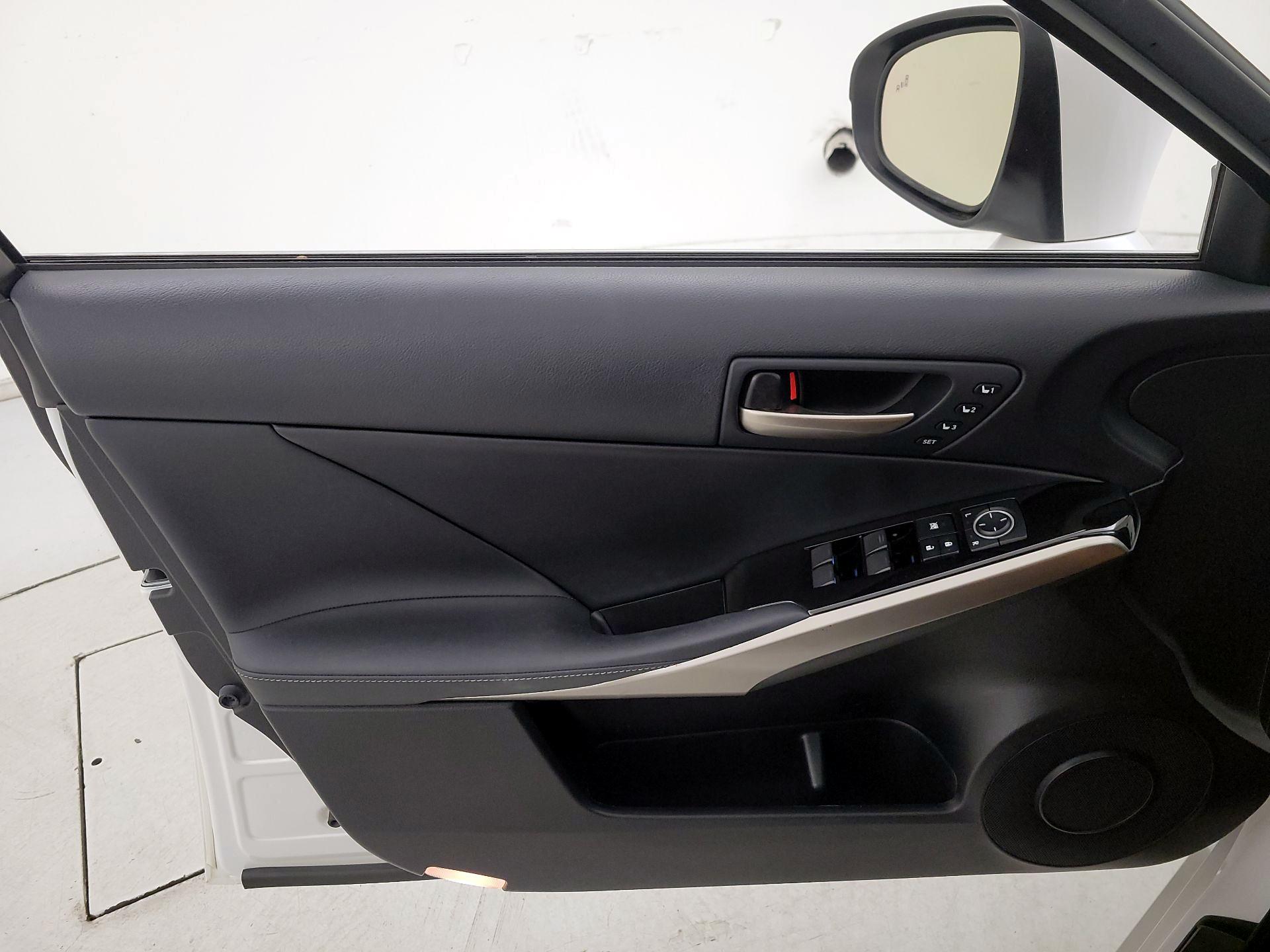 Thumbnail: 2018 Lexus IS - 12