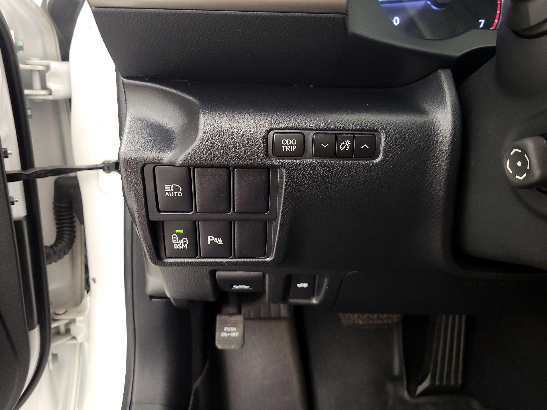 Thumbnail: 2018 Lexus IS - 13