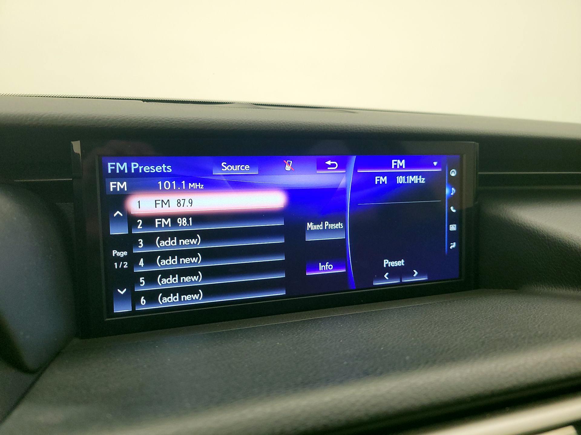 Thumbnail: 2018 Lexus IS - 16