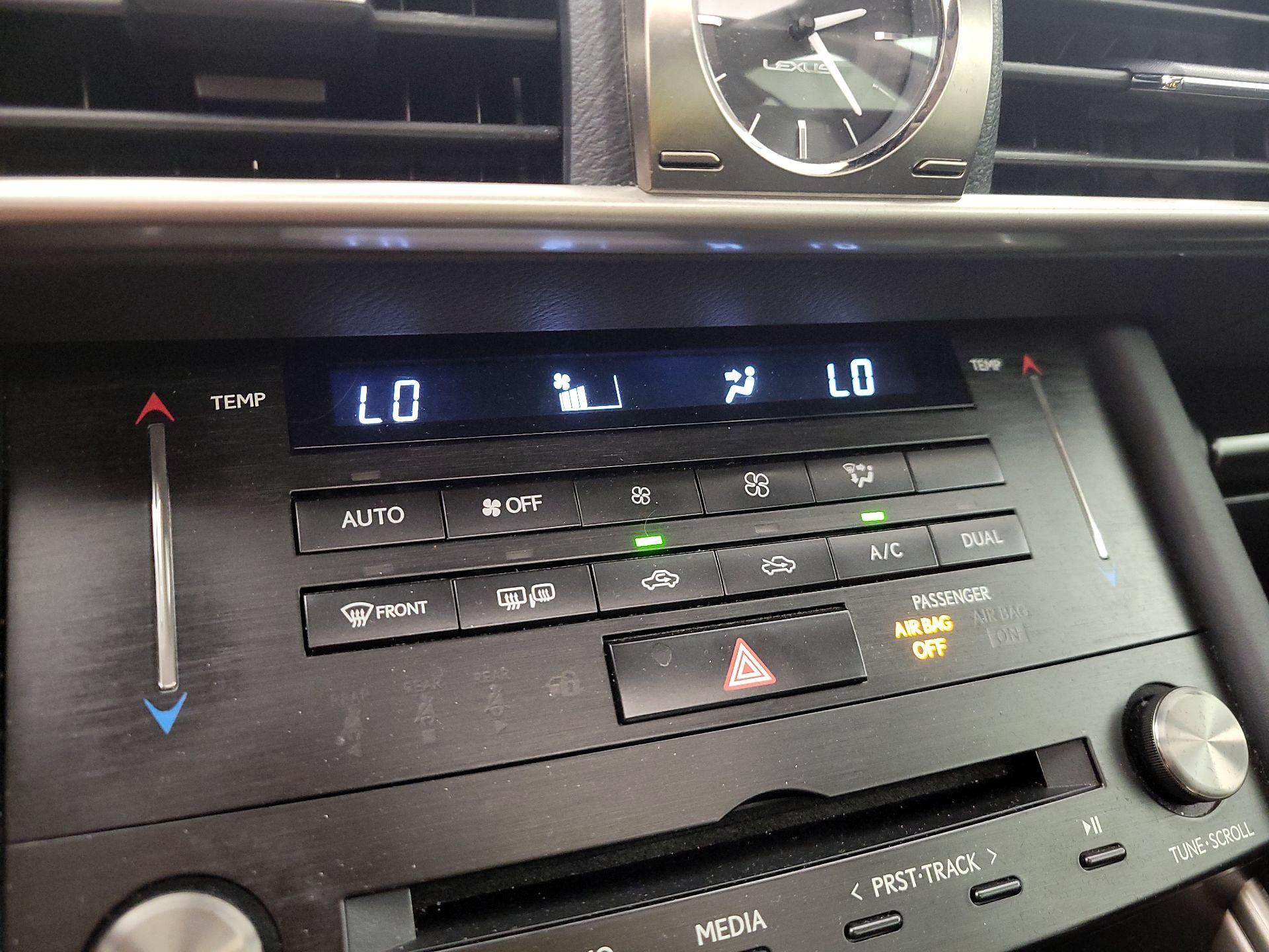 Thumbnail: 2018 Lexus IS - 17