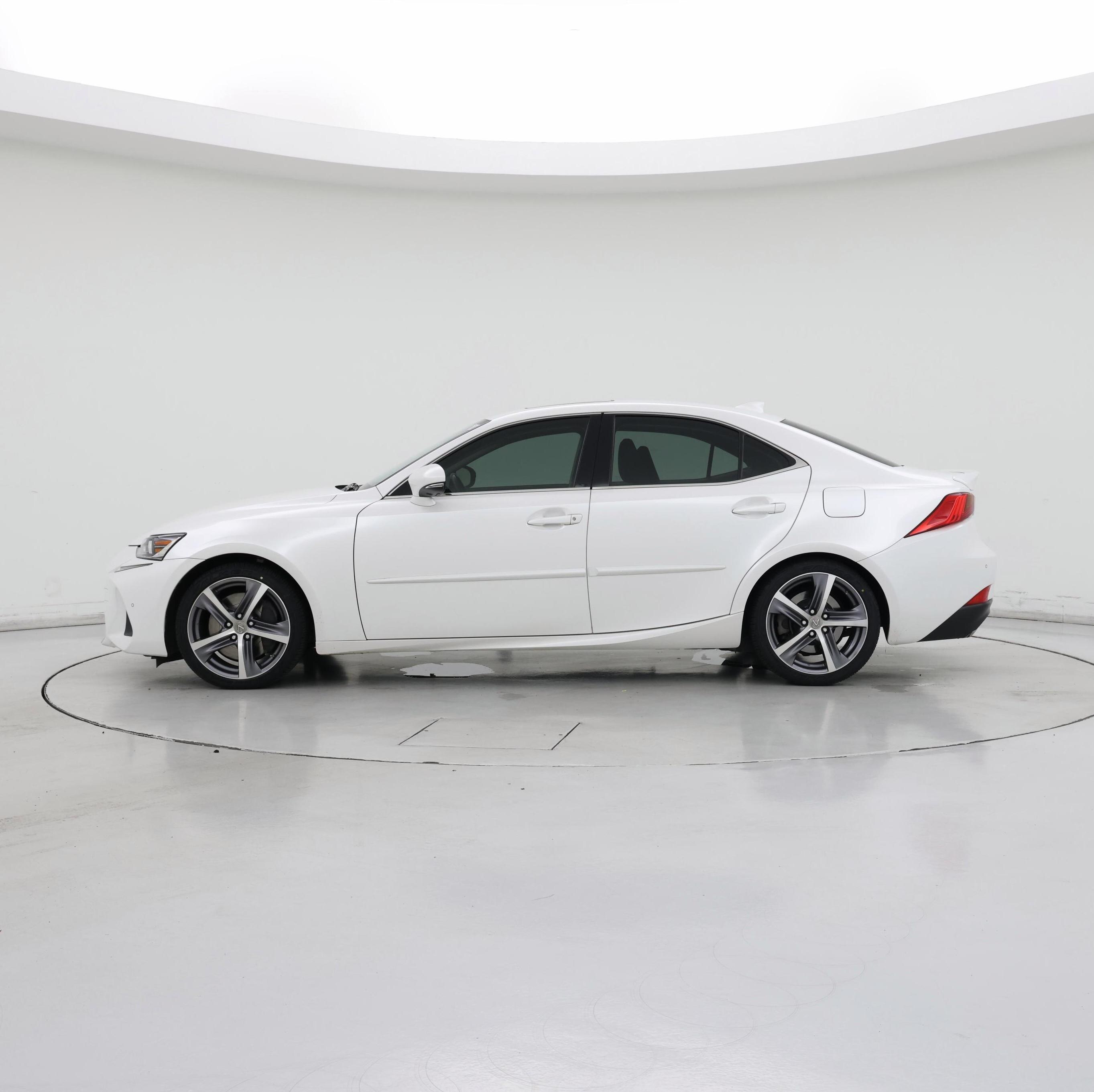 Thumbnail: 2018 Lexus IS - 3