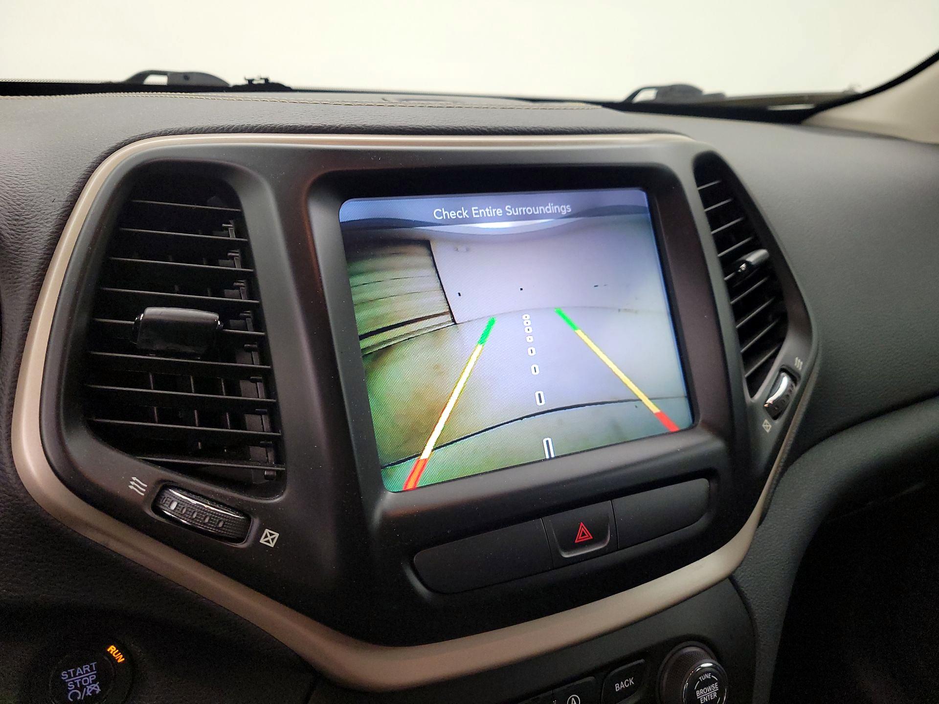 Thumbnail: 2016 Jeep Cherokee - 14