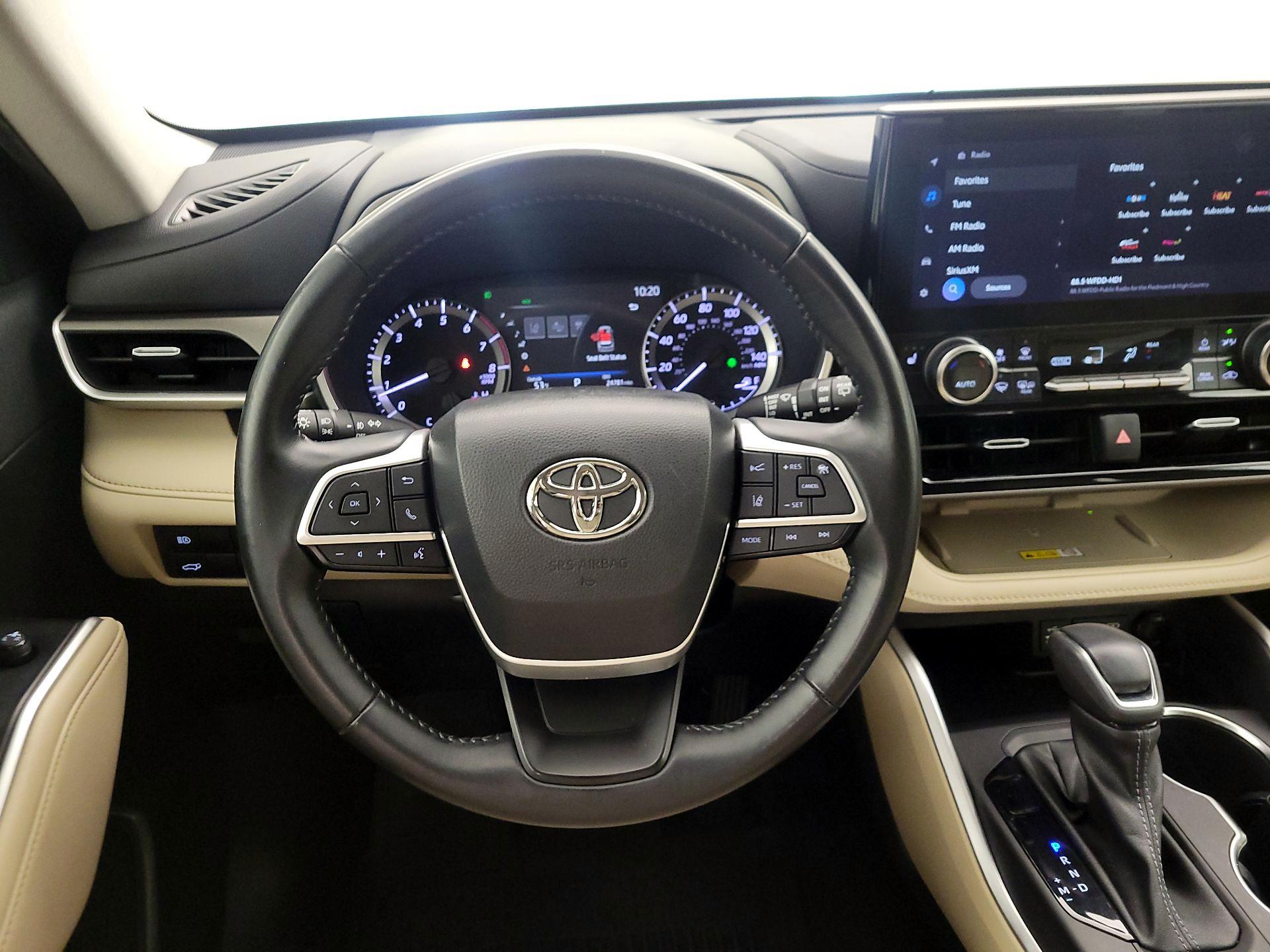 Thumbnail: 2023 Toyota Highlander - 10
