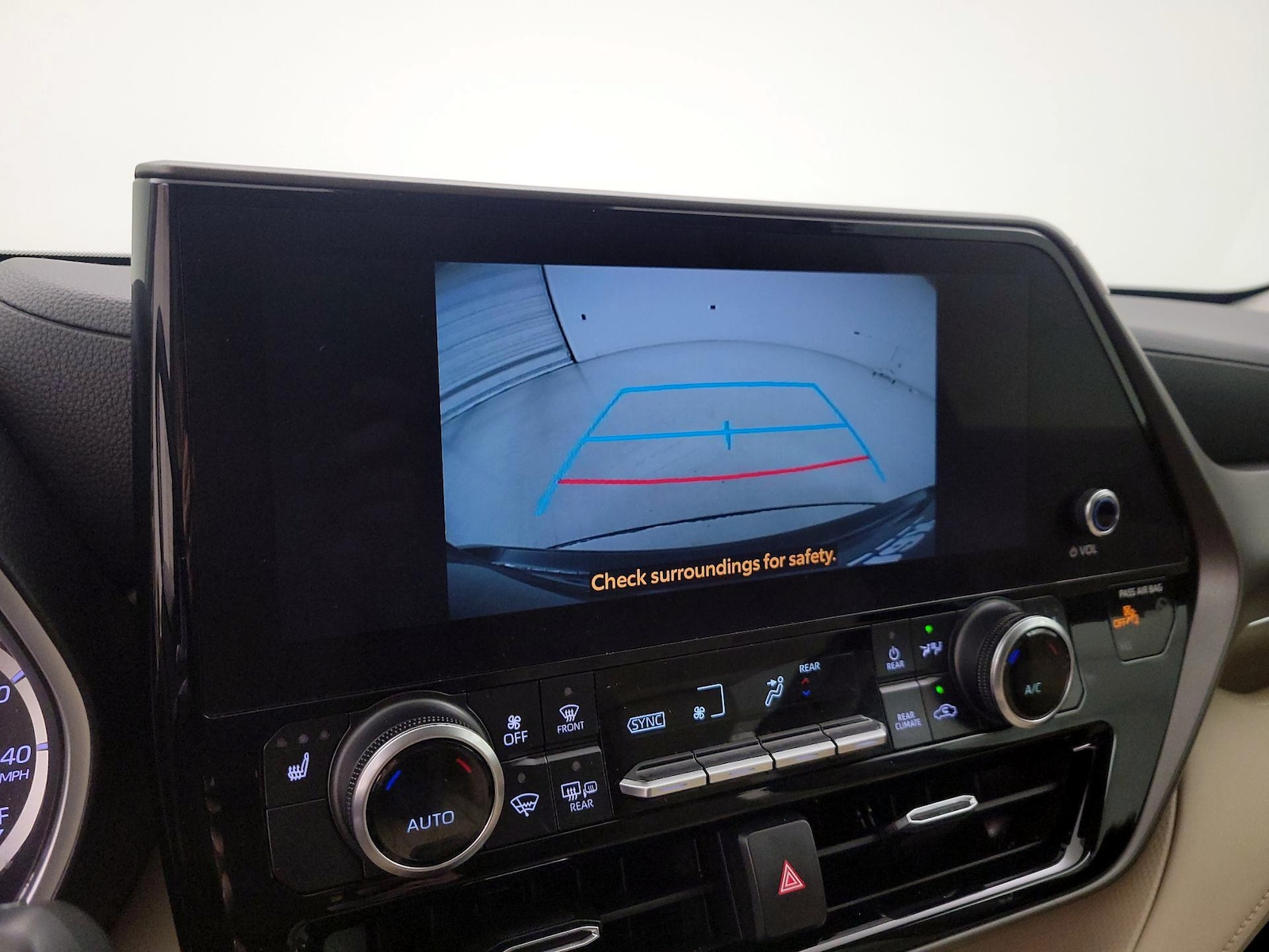 2023 Toyota Highlander XLE - Photo 15