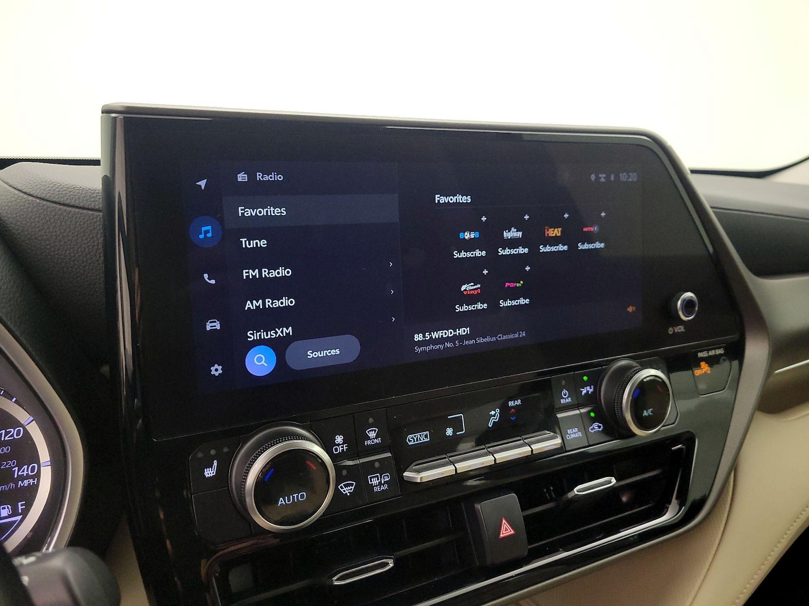 2023 Toyota Highlander XLE - Photo 16
