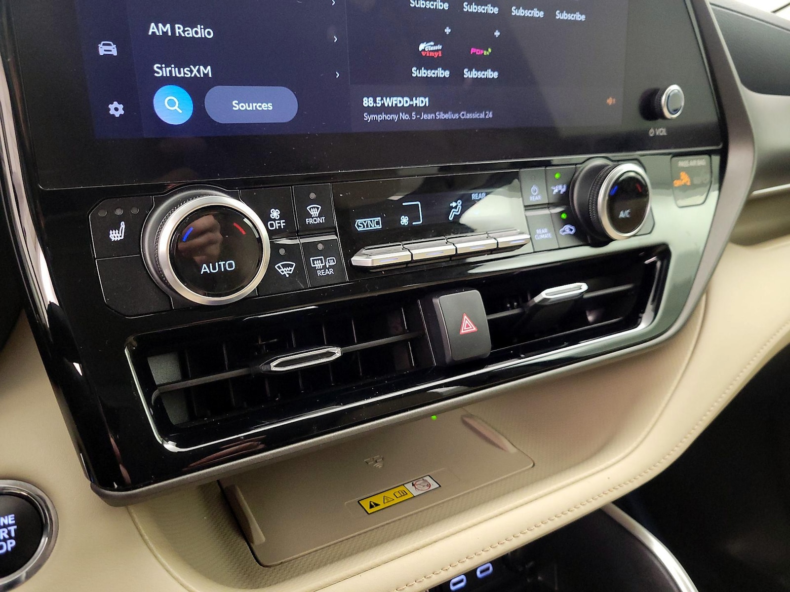 2023 Toyota Highlander XLE - Photo 17