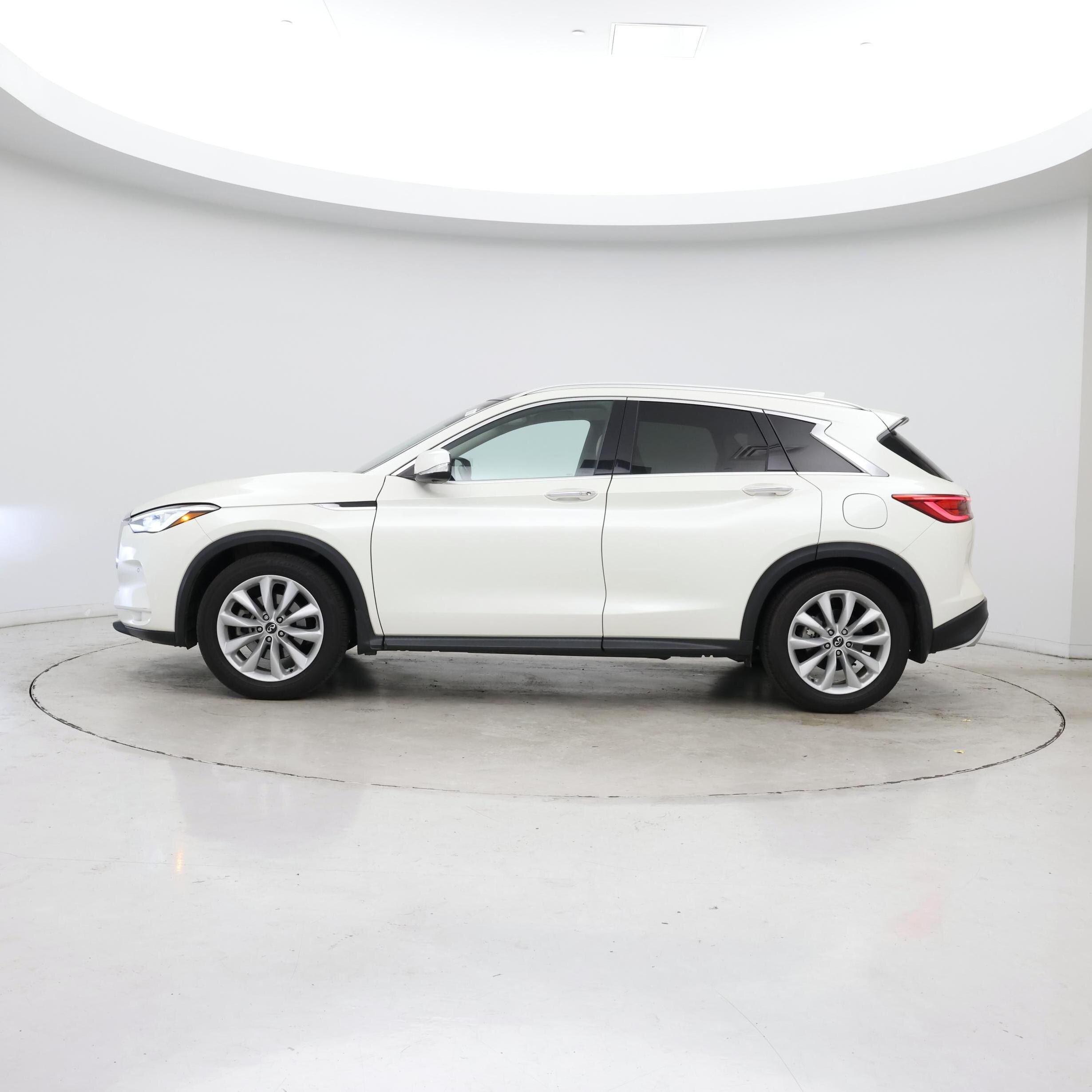 Thumbnail: 2019 INFINITI QX50 - 3