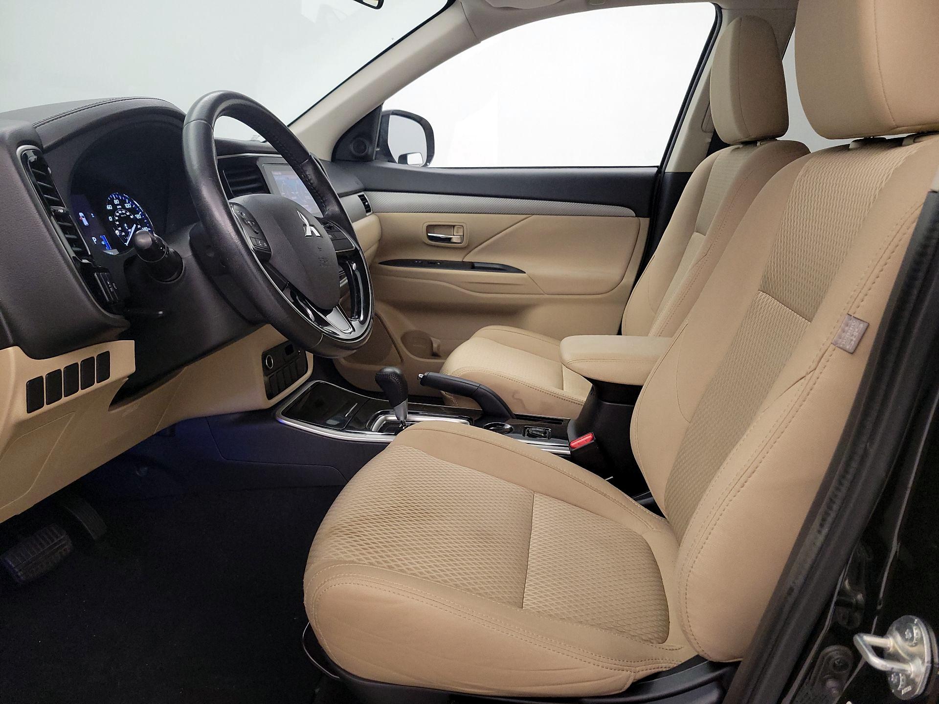 Thumbnail: 2018 Mitsubishi Outlander - 11