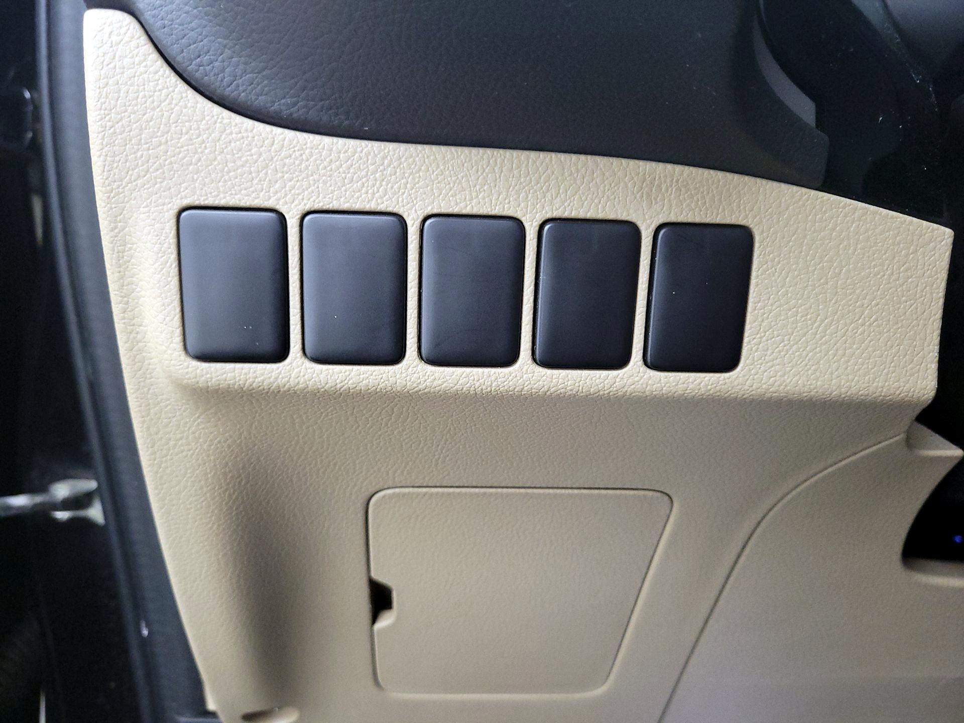 Thumbnail: 2018 Mitsubishi Outlander - 13