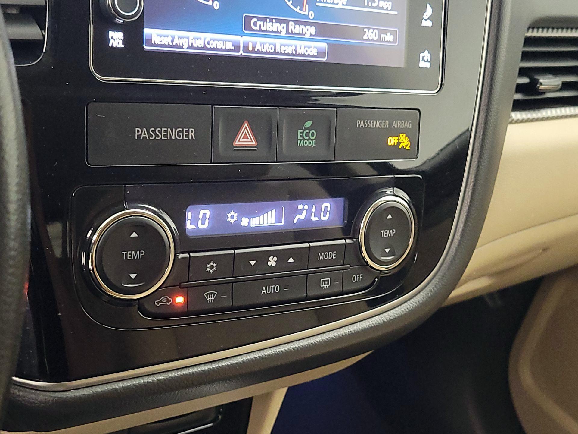 Thumbnail: 2018 Mitsubishi Outlander - 16