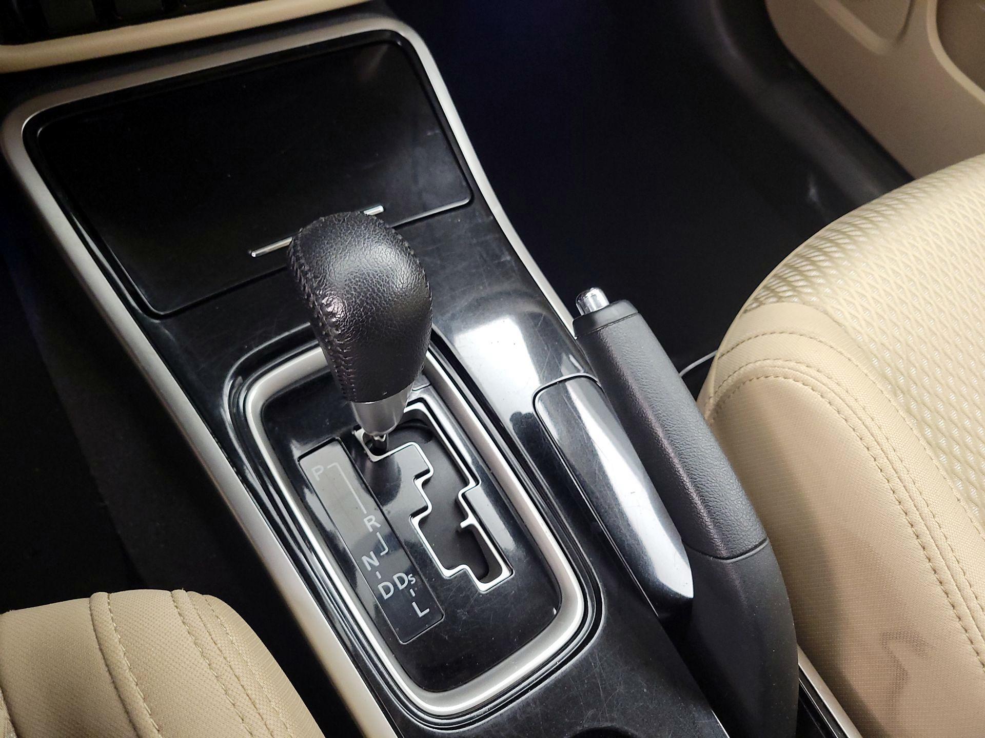 Thumbnail: 2018 Mitsubishi Outlander - 17