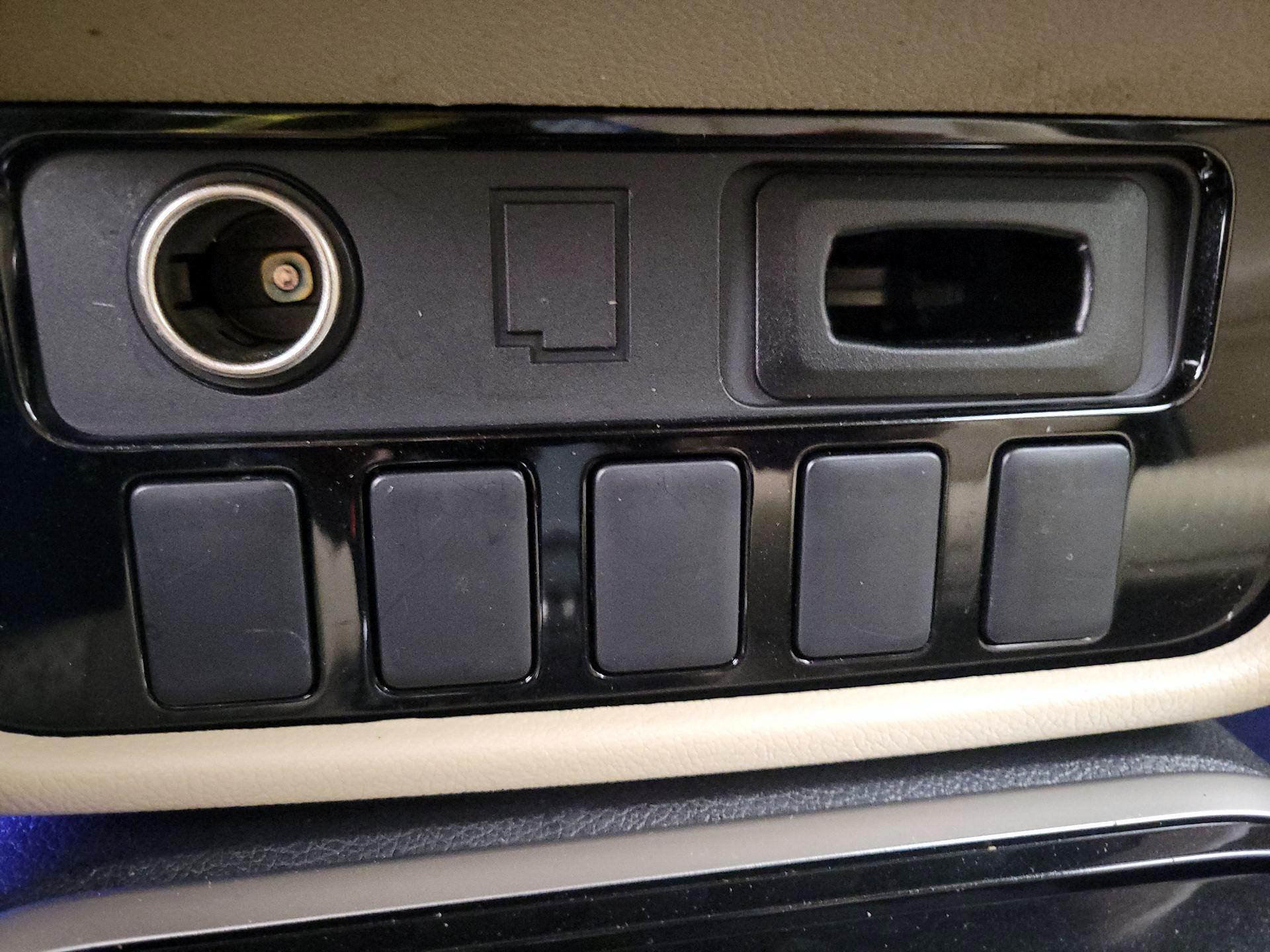 Thumbnail: 2018 Mitsubishi Outlander - 18