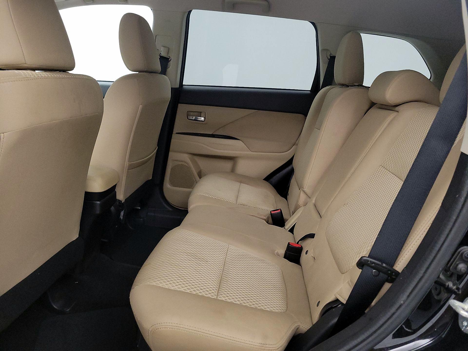 Thumbnail: 2018 Mitsubishi Outlander - 19