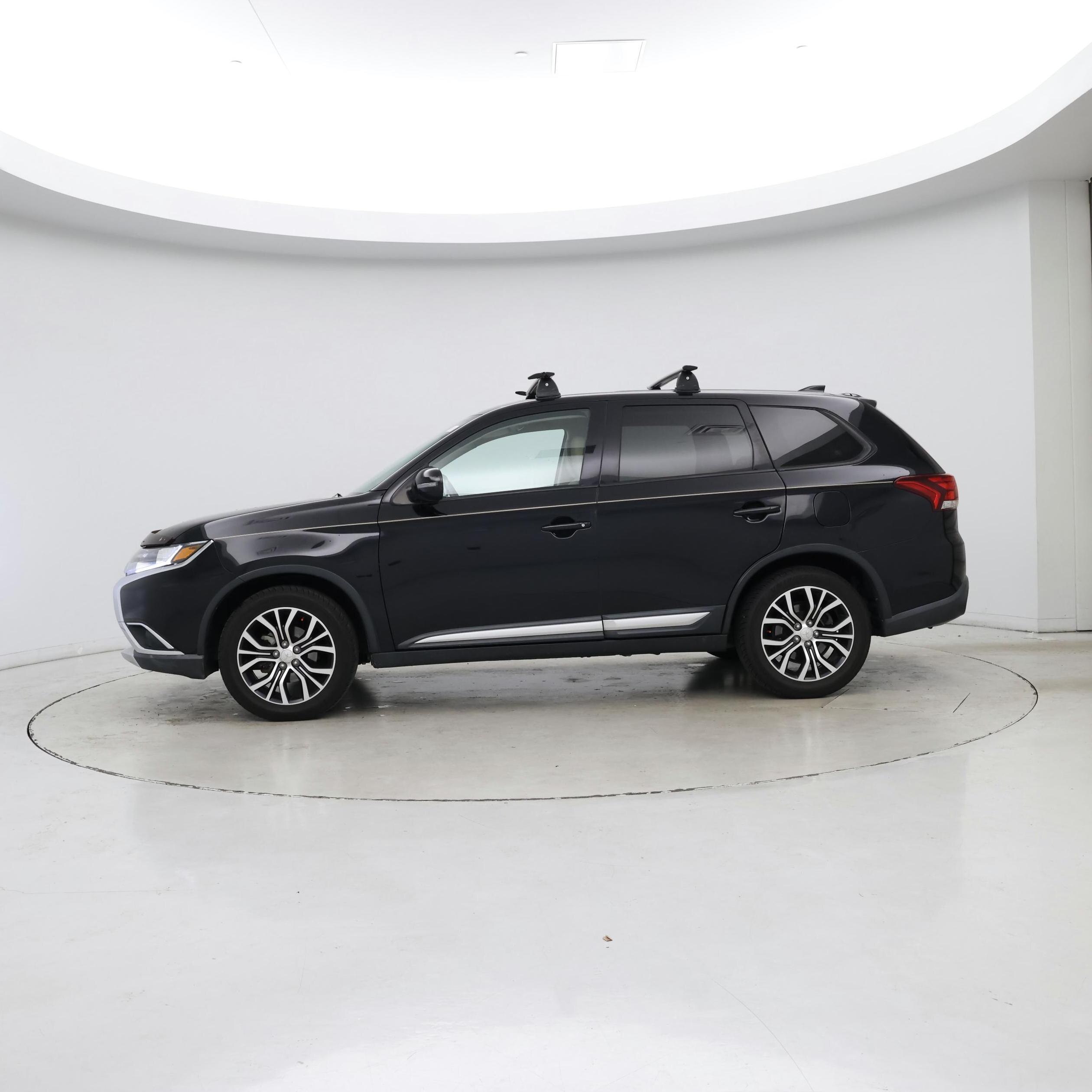 Thumbnail: 2018 Mitsubishi Outlander - 3