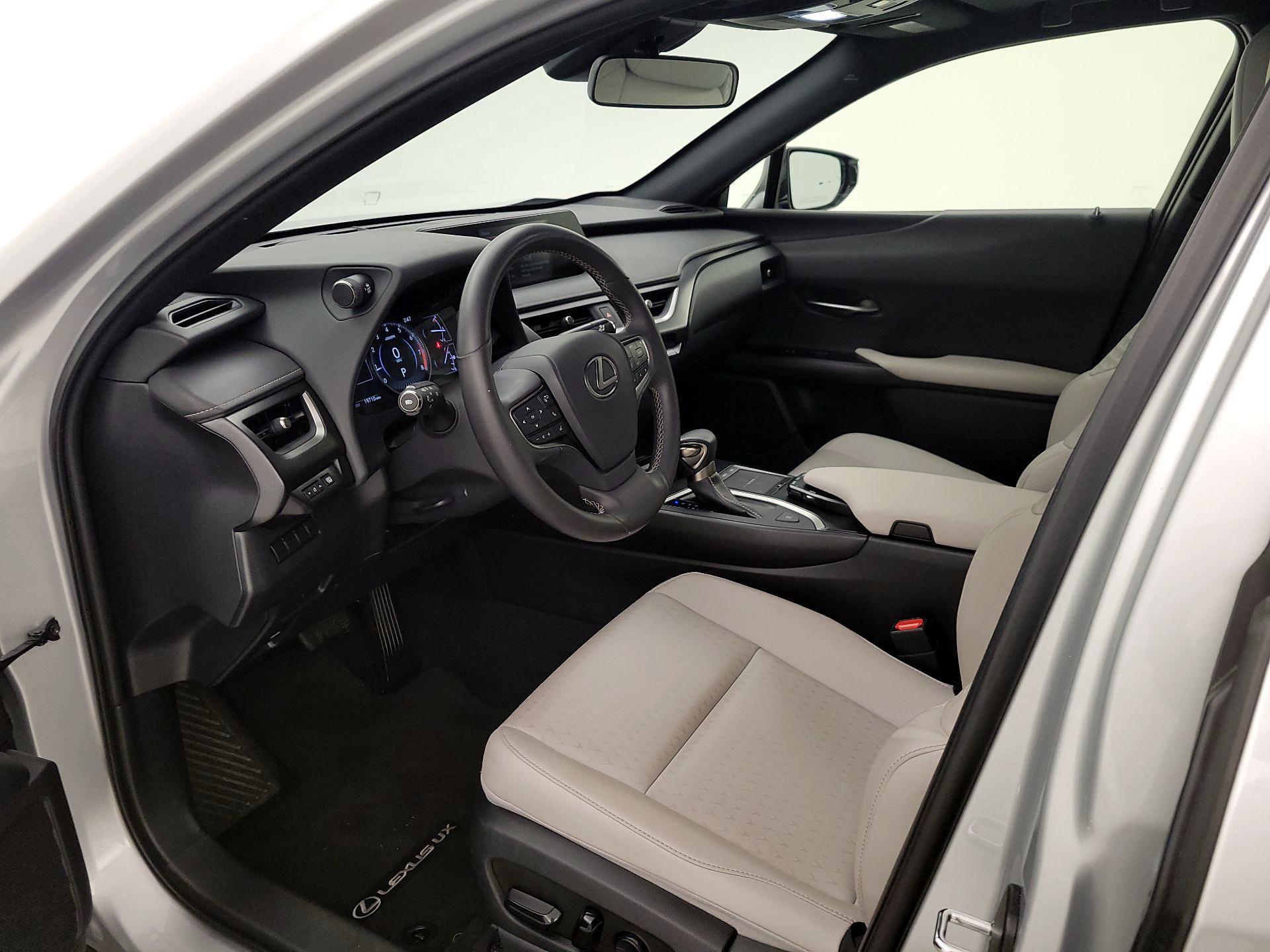 Thumbnail: 2020 Lexus UX - 11