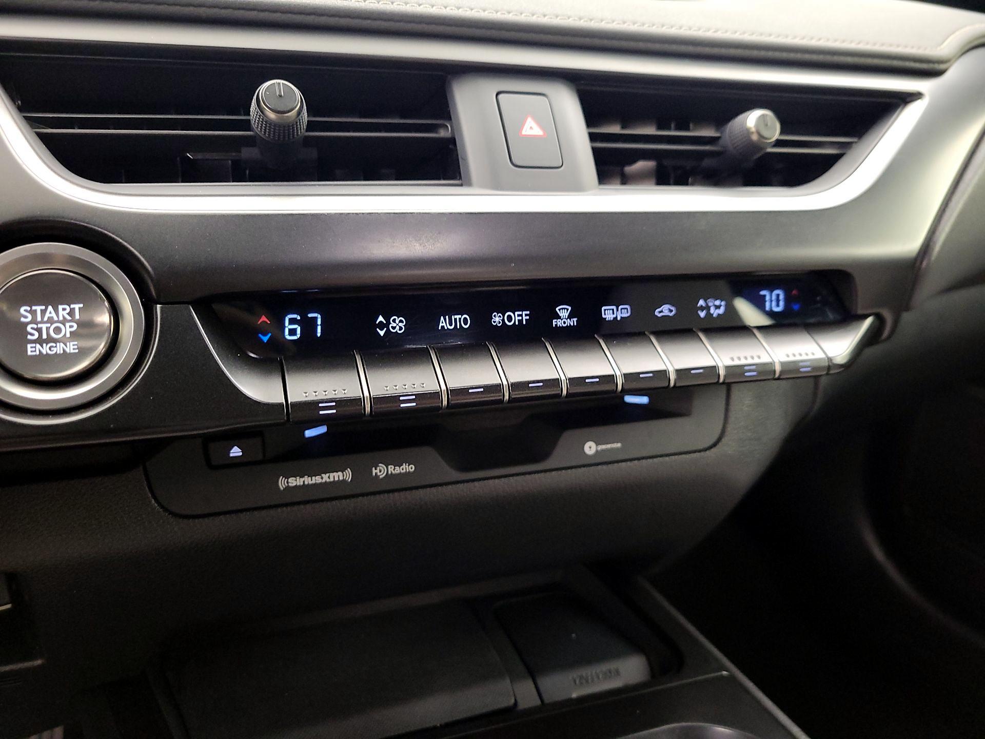 Thumbnail: 2020 Lexus UX - 16