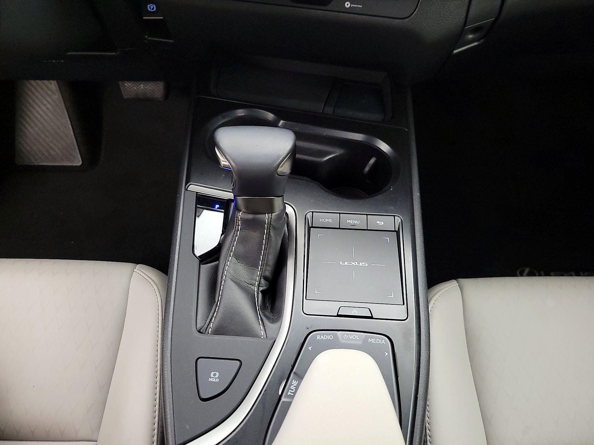 Thumbnail: 2020 Lexus UX - 17