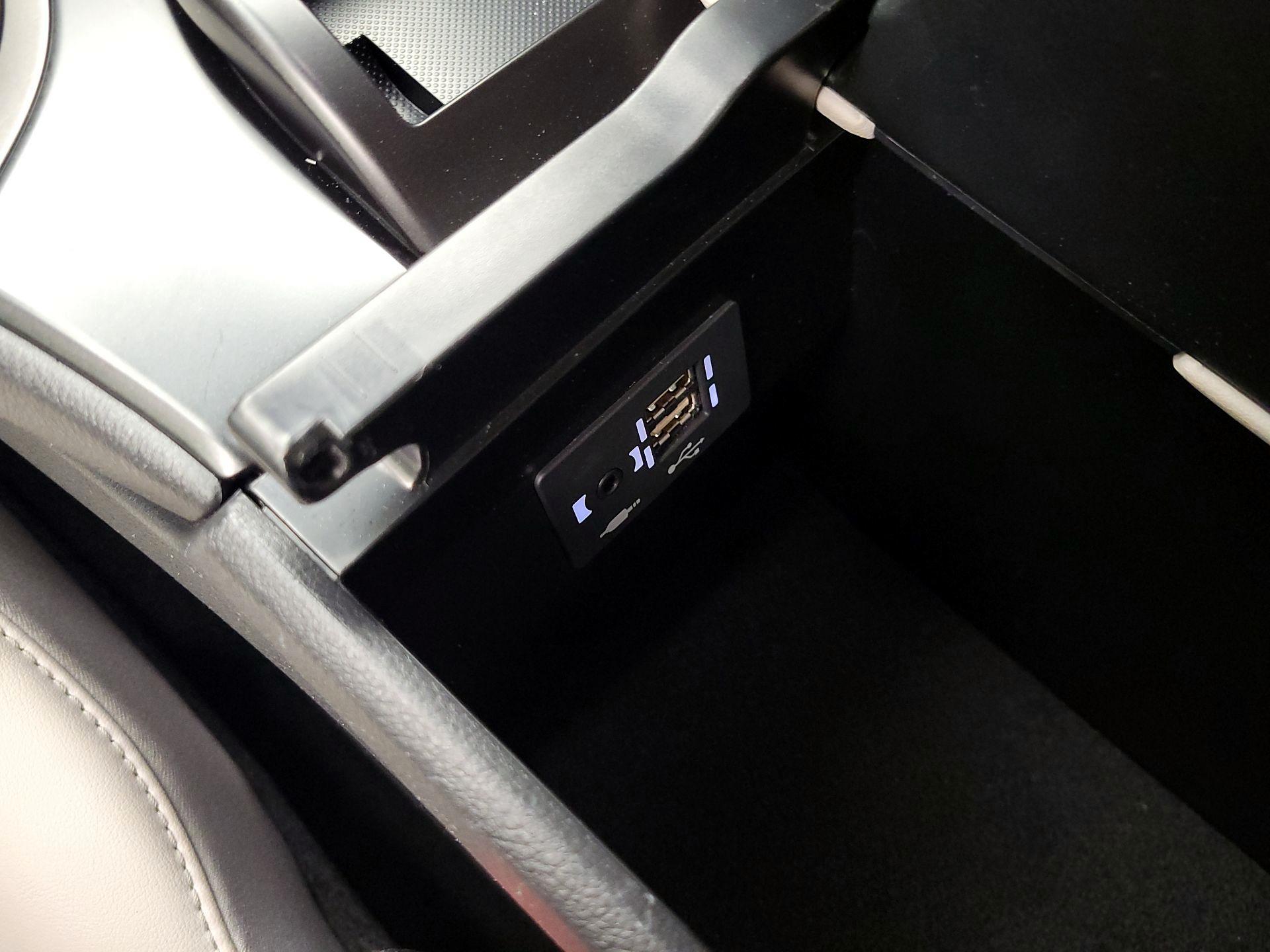 Thumbnail: 2020 Lexus UX - 18