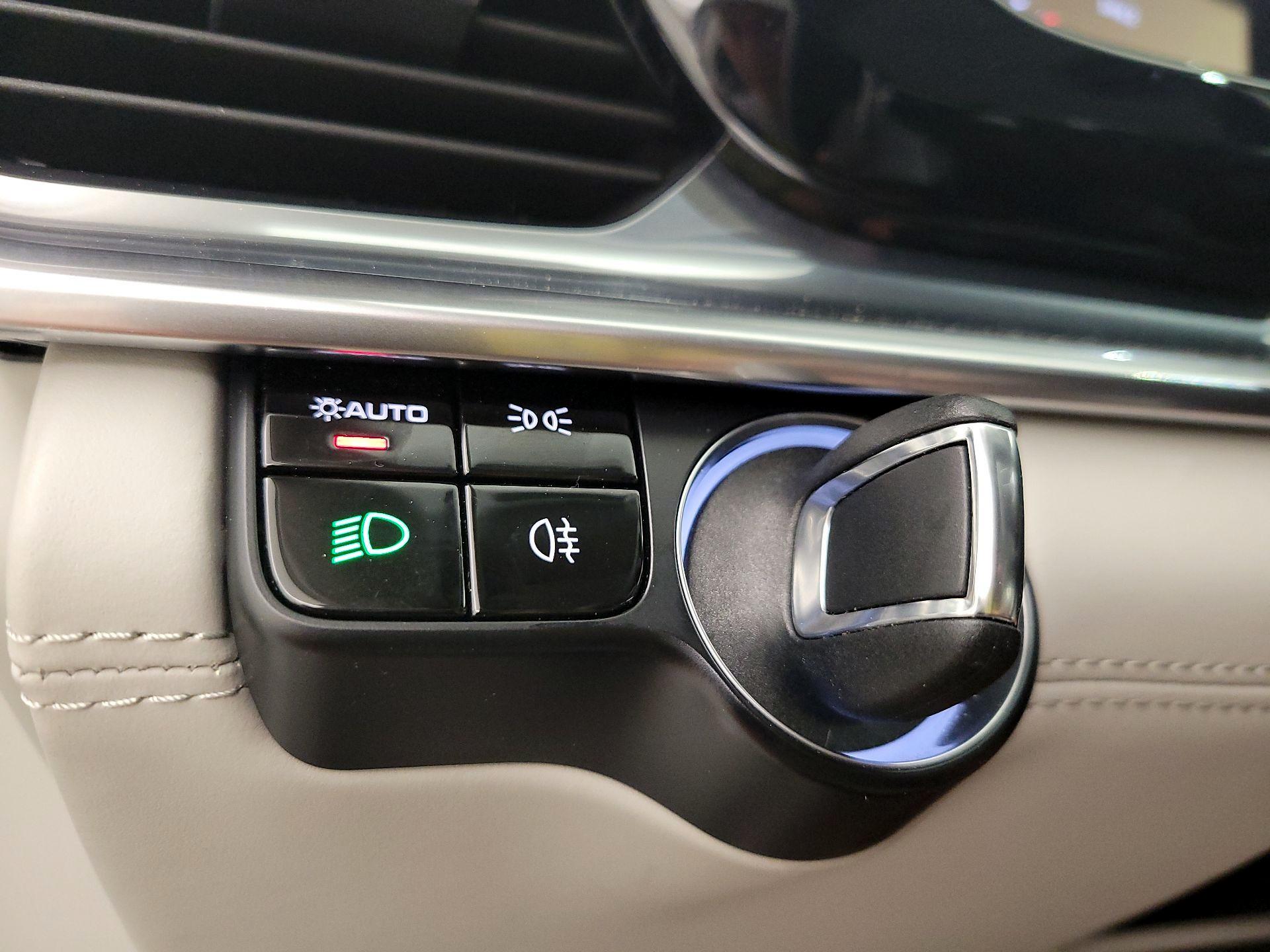 Thumbnail: 2020 Porsche Panamera - 13