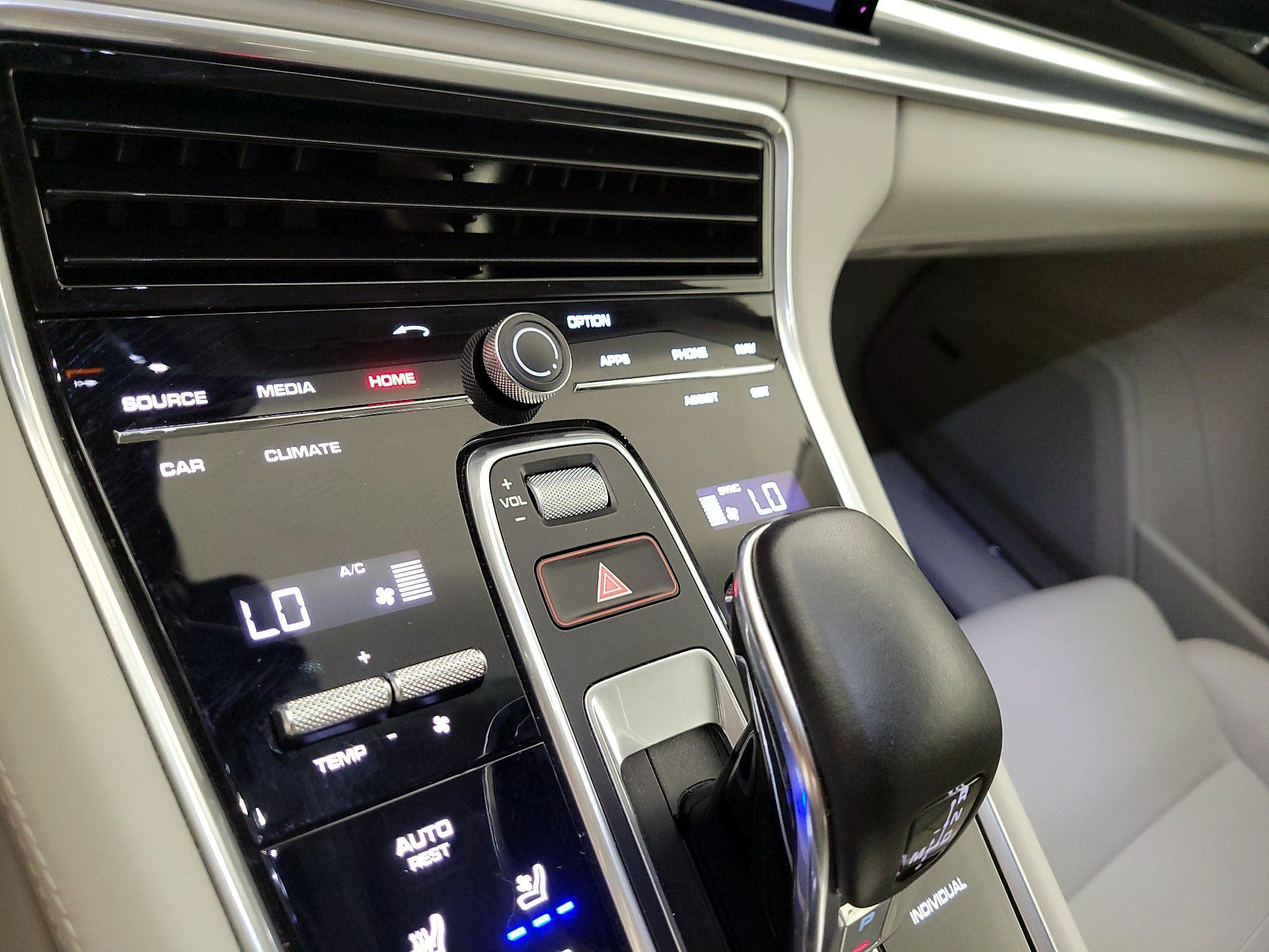 Thumbnail: 2020 Porsche Panamera - 17