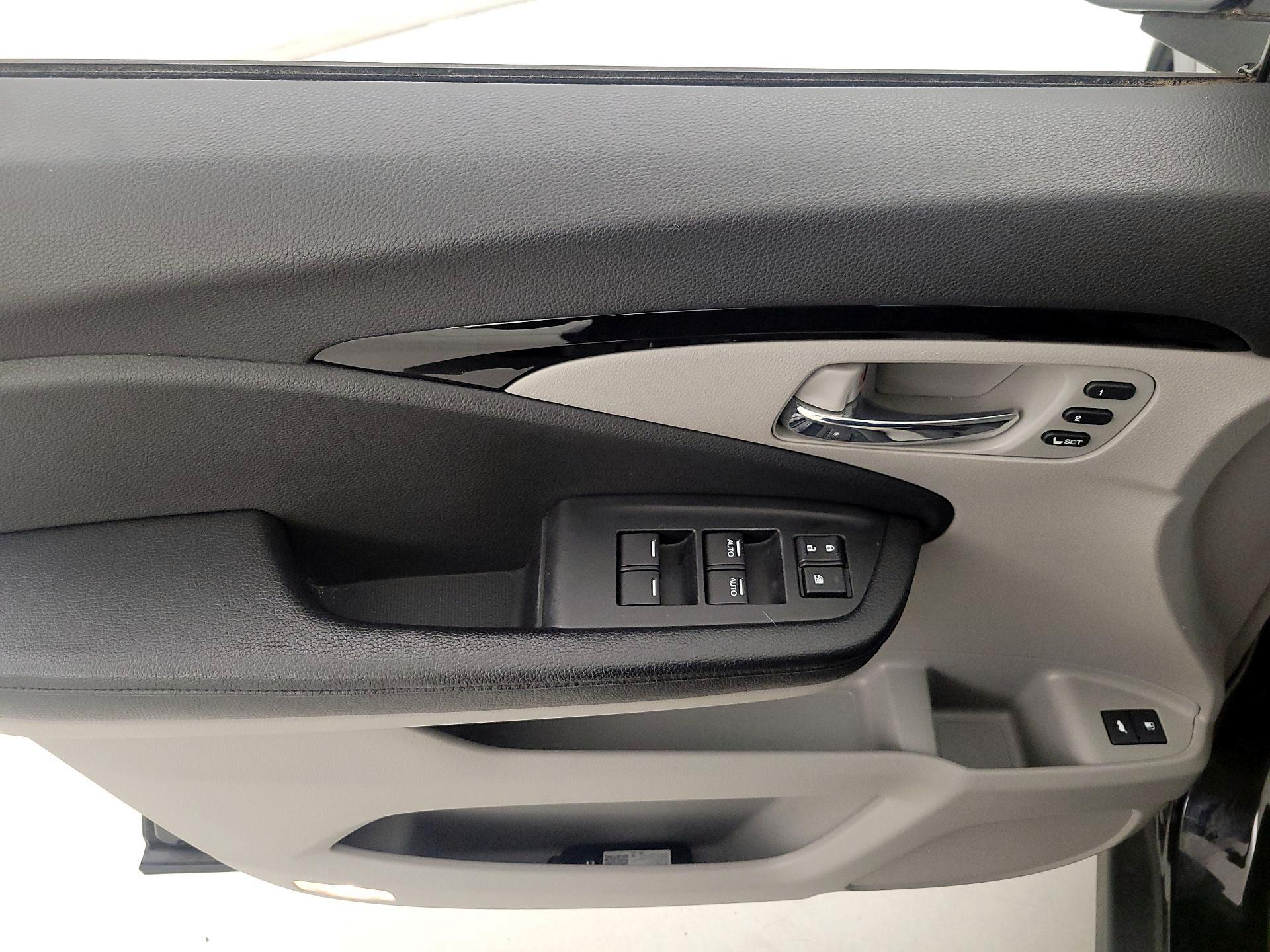 Thumbnail: 2016 Honda Pilot - 12