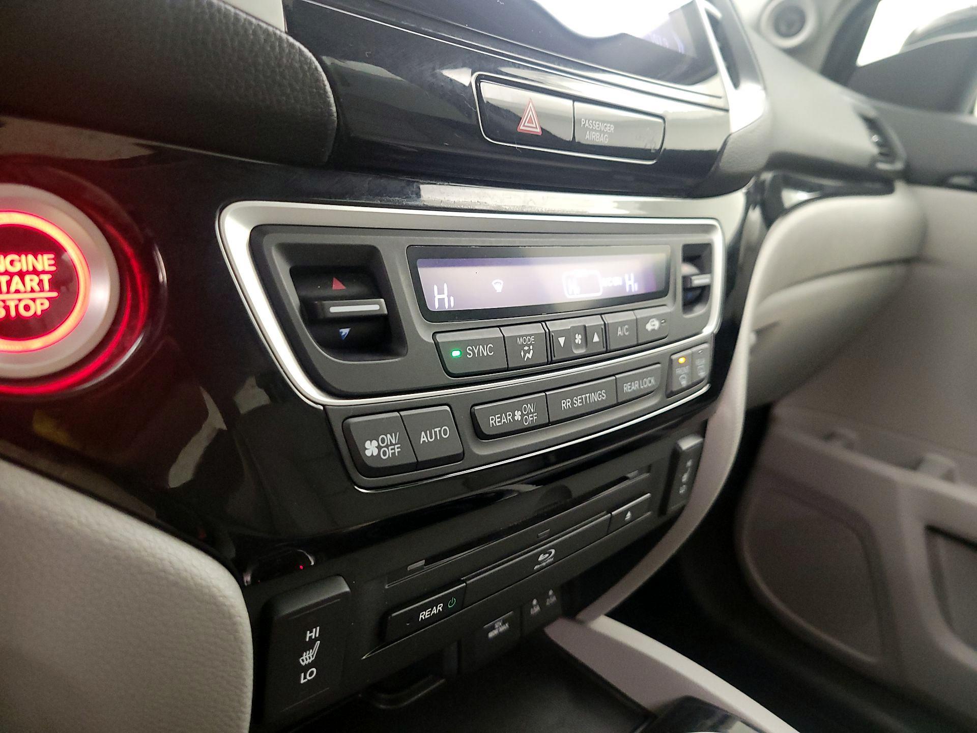 Thumbnail: 2016 Honda Pilot - 16