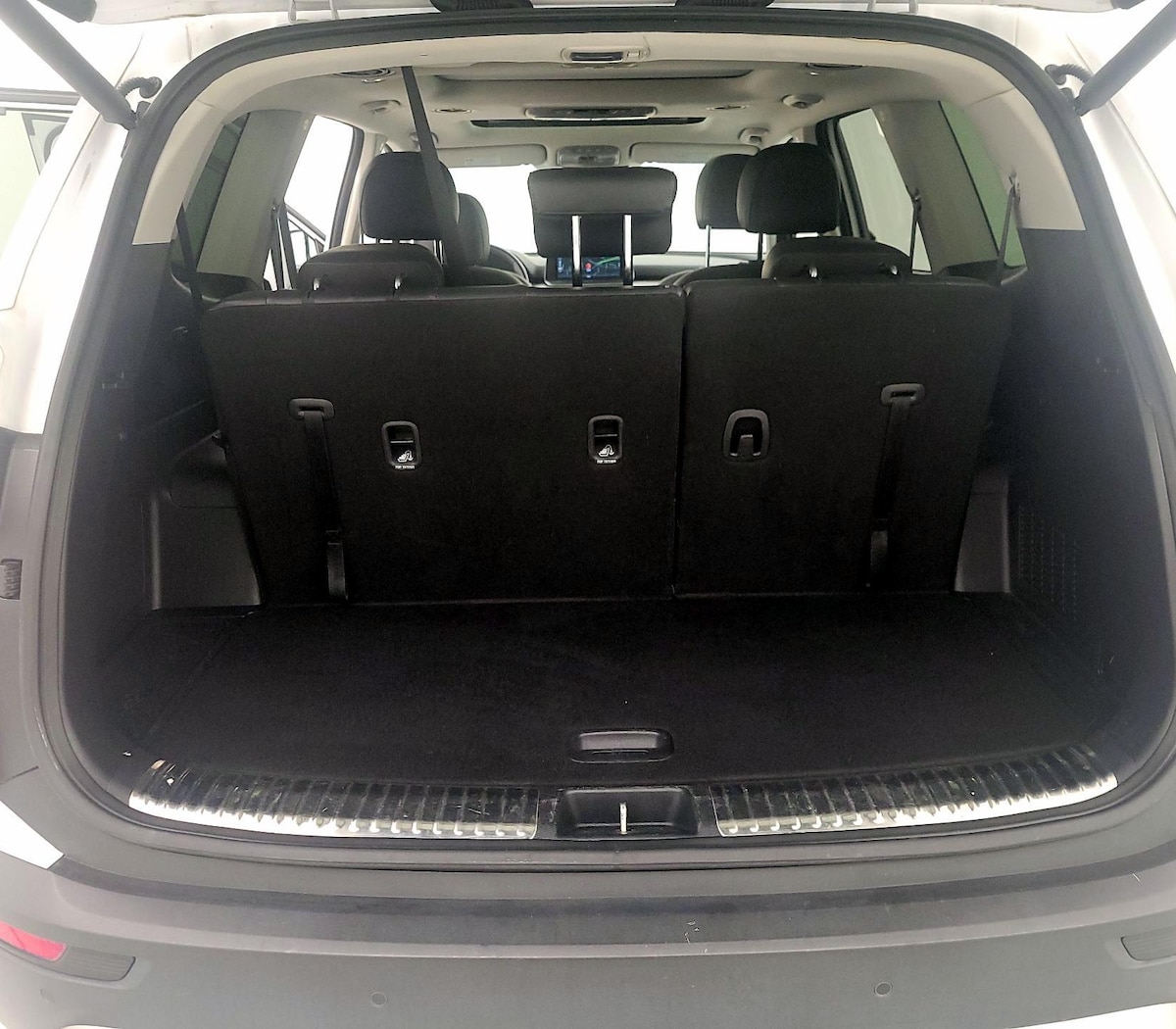 Trunk/Cargo (Seats Up)