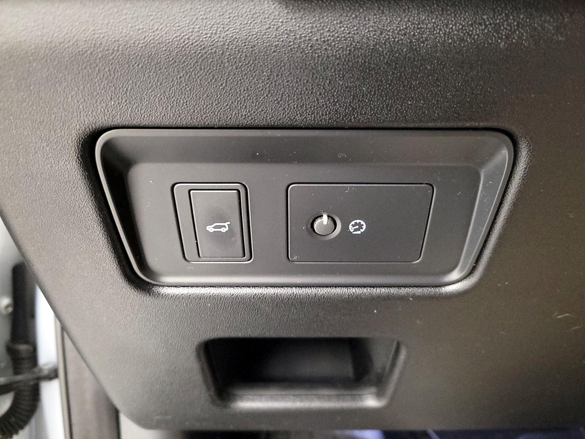 Thumbnail: 2021 Land Rover Discovery - 13