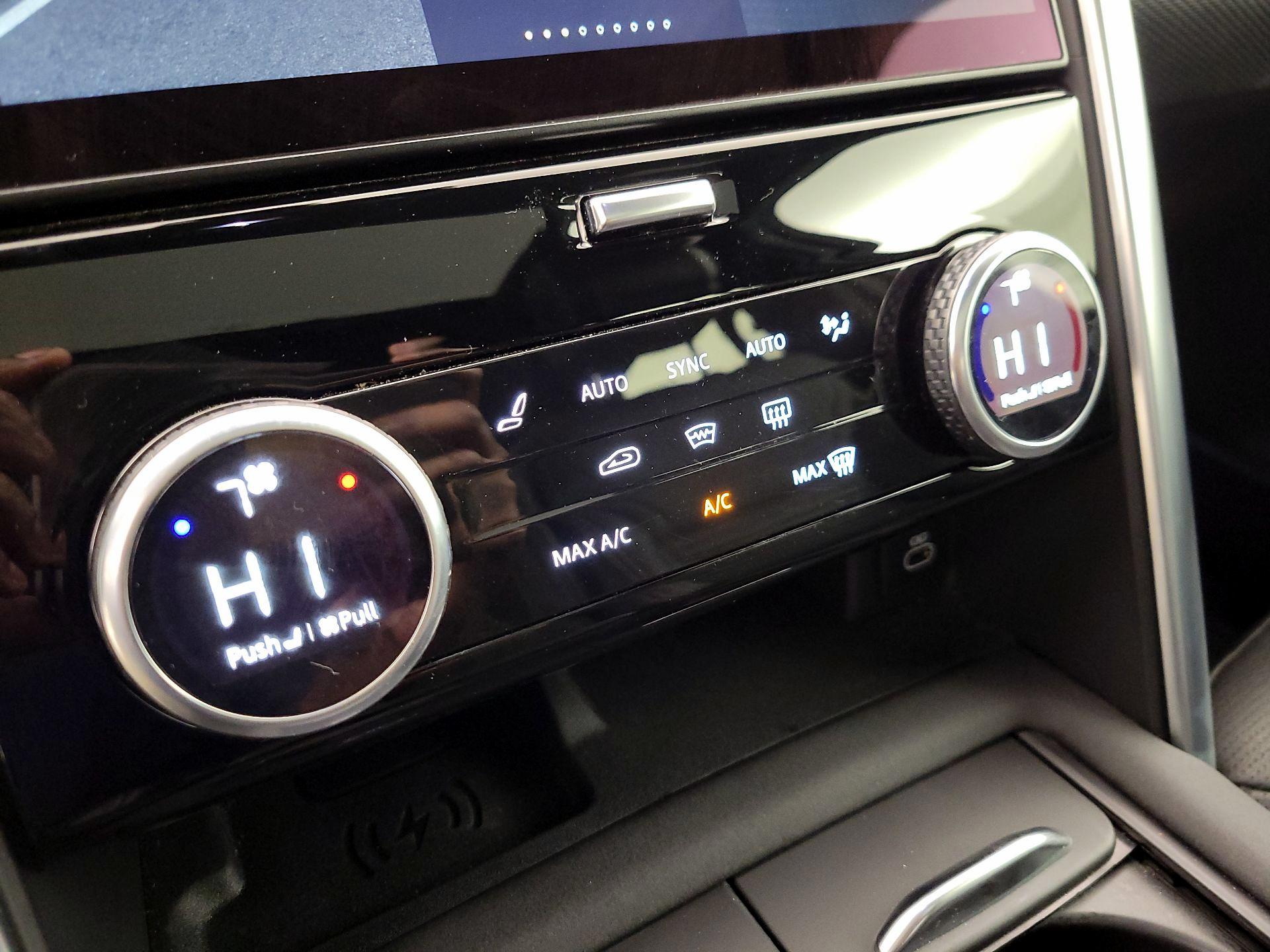 Thumbnail: 2021 Land Rover Discovery - 17