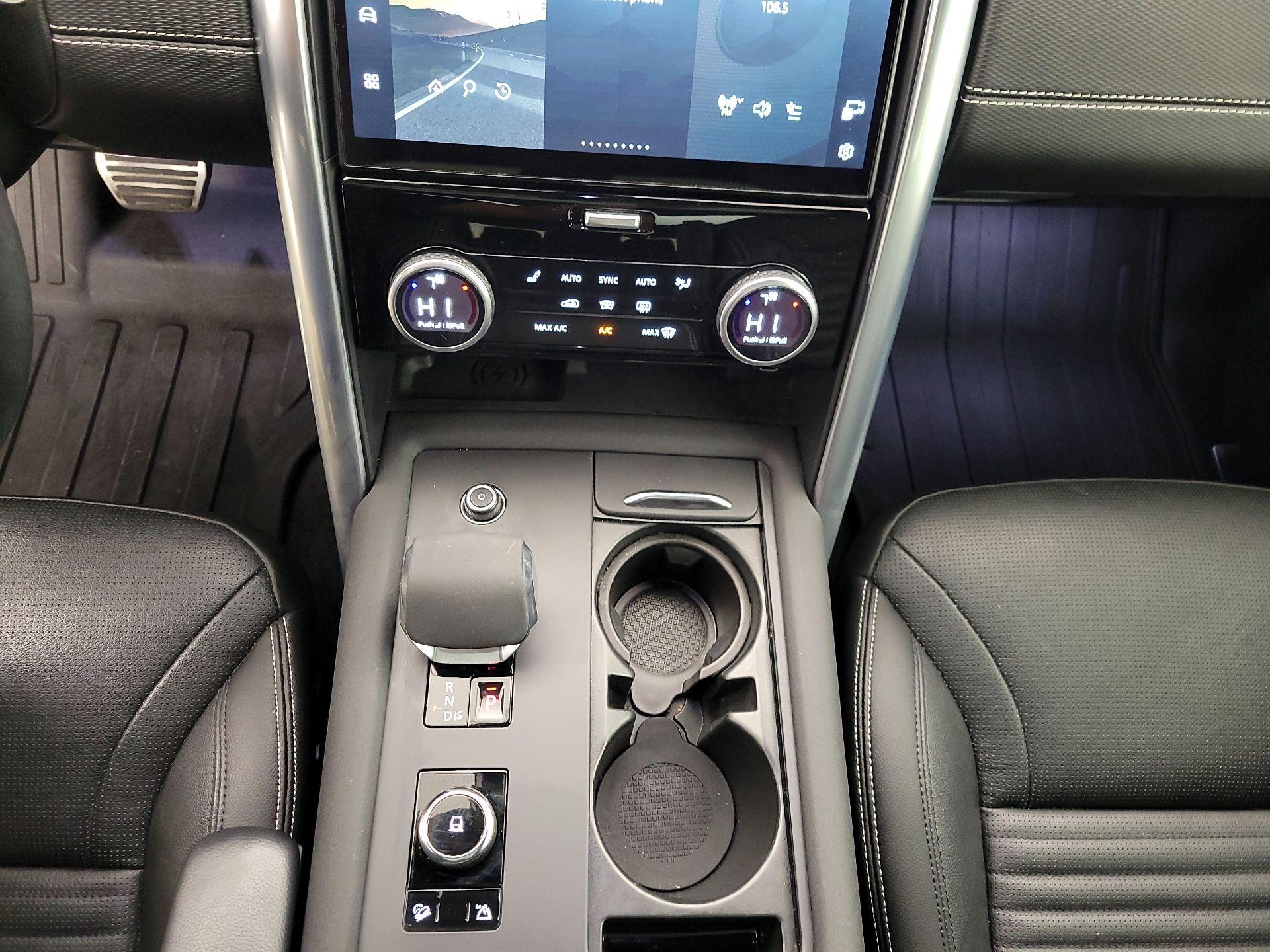 Thumbnail: 2021 Land Rover Discovery - 18