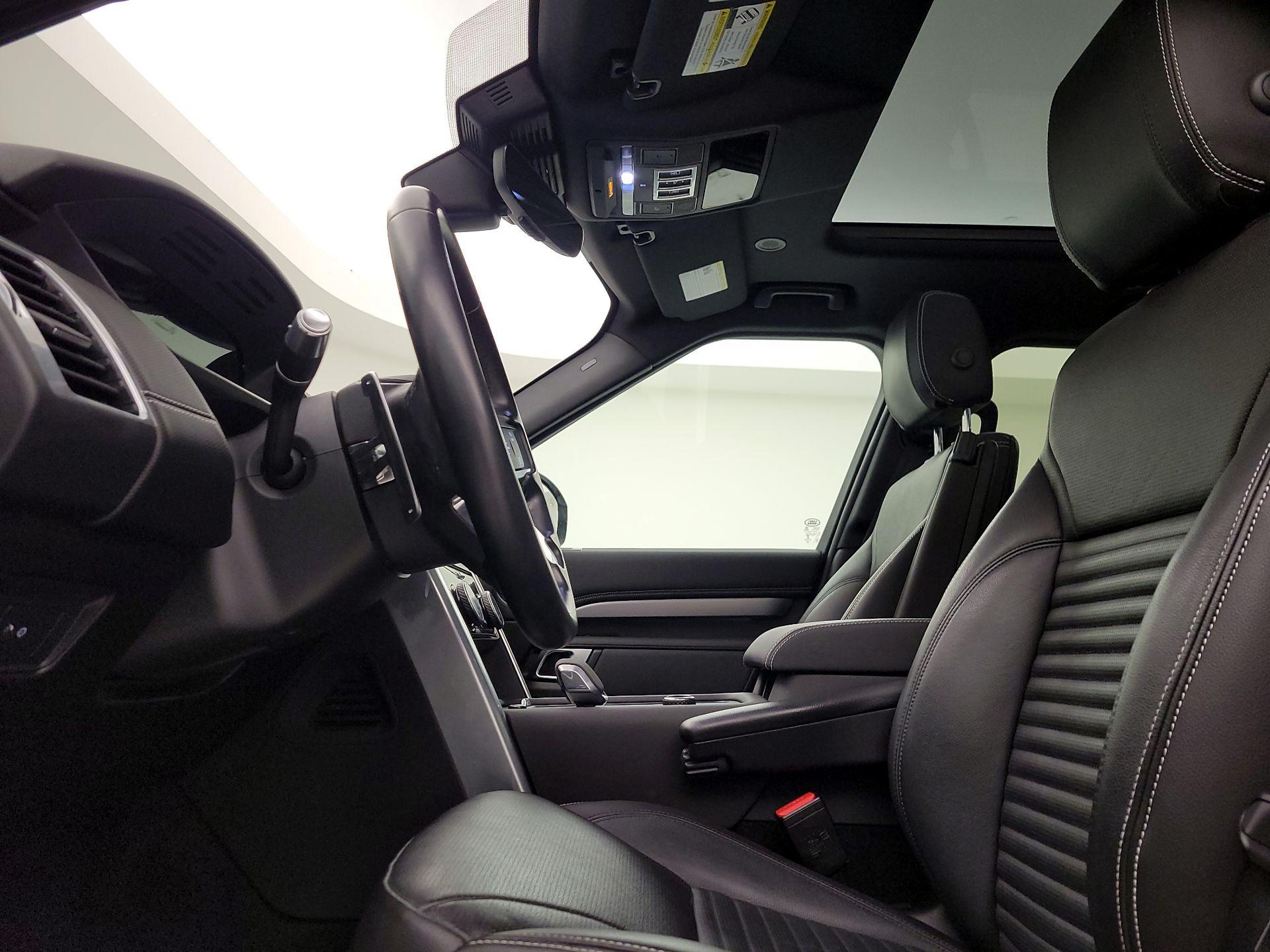 Thumbnail: 2021 Land Rover Discovery - 20