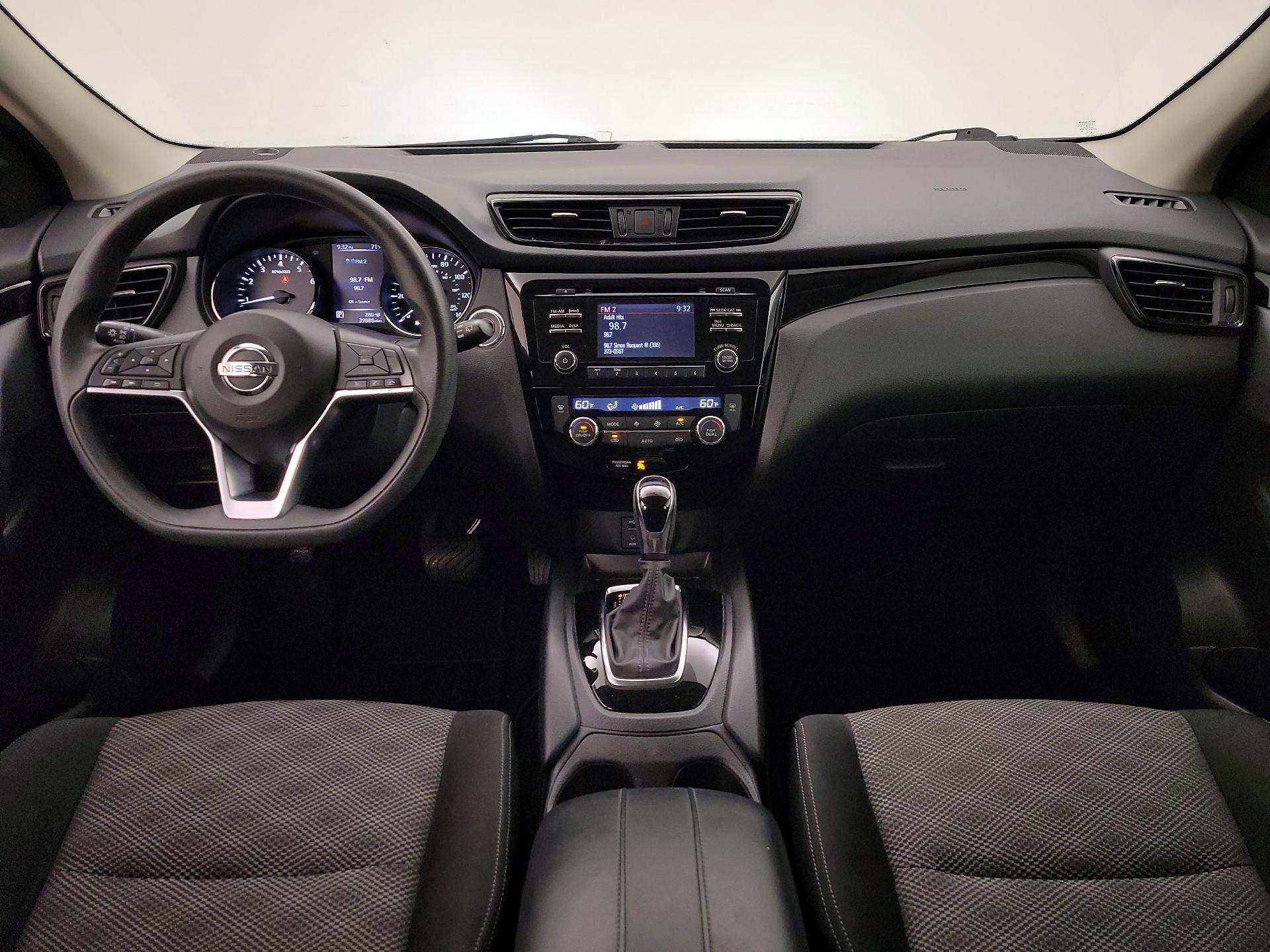 Thumbnail: 2018 Nissan Rogue Sport - 9