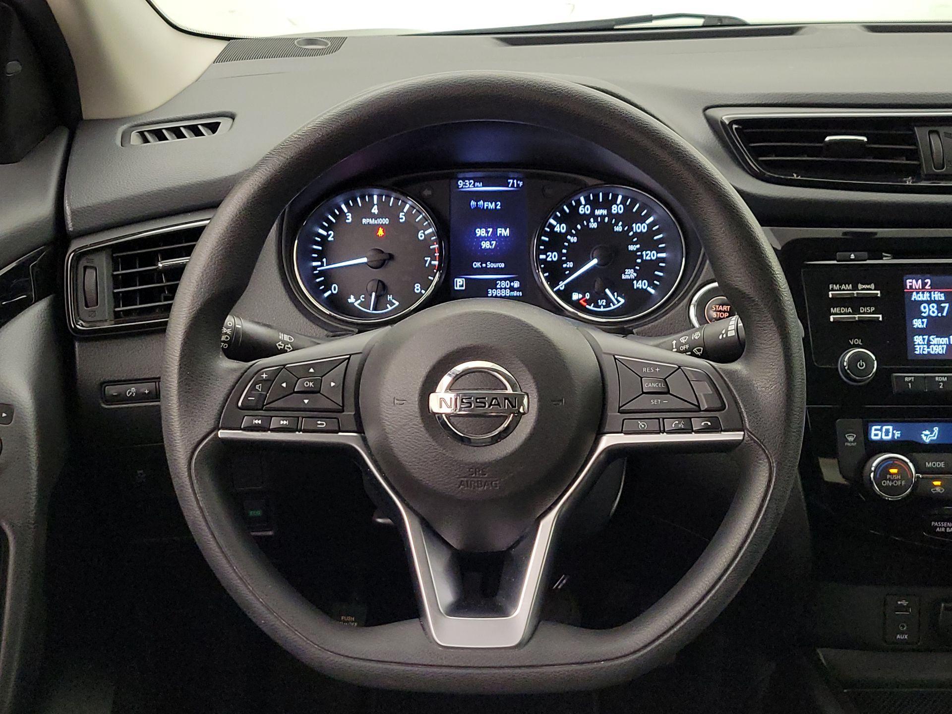 Thumbnail: 2018 Nissan Rogue Sport - 10