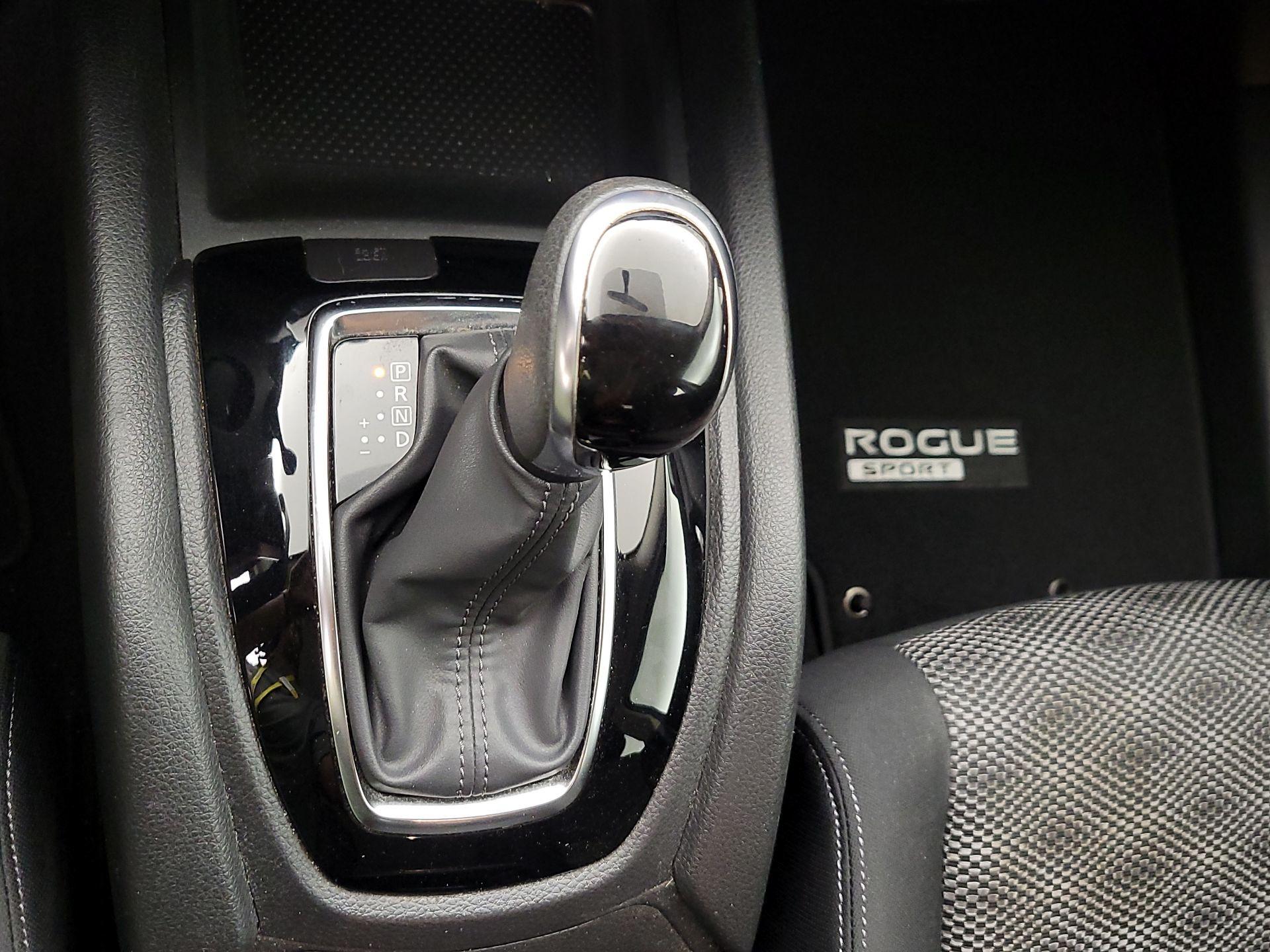 Thumbnail: 2018 Nissan Rogue Sport - 17