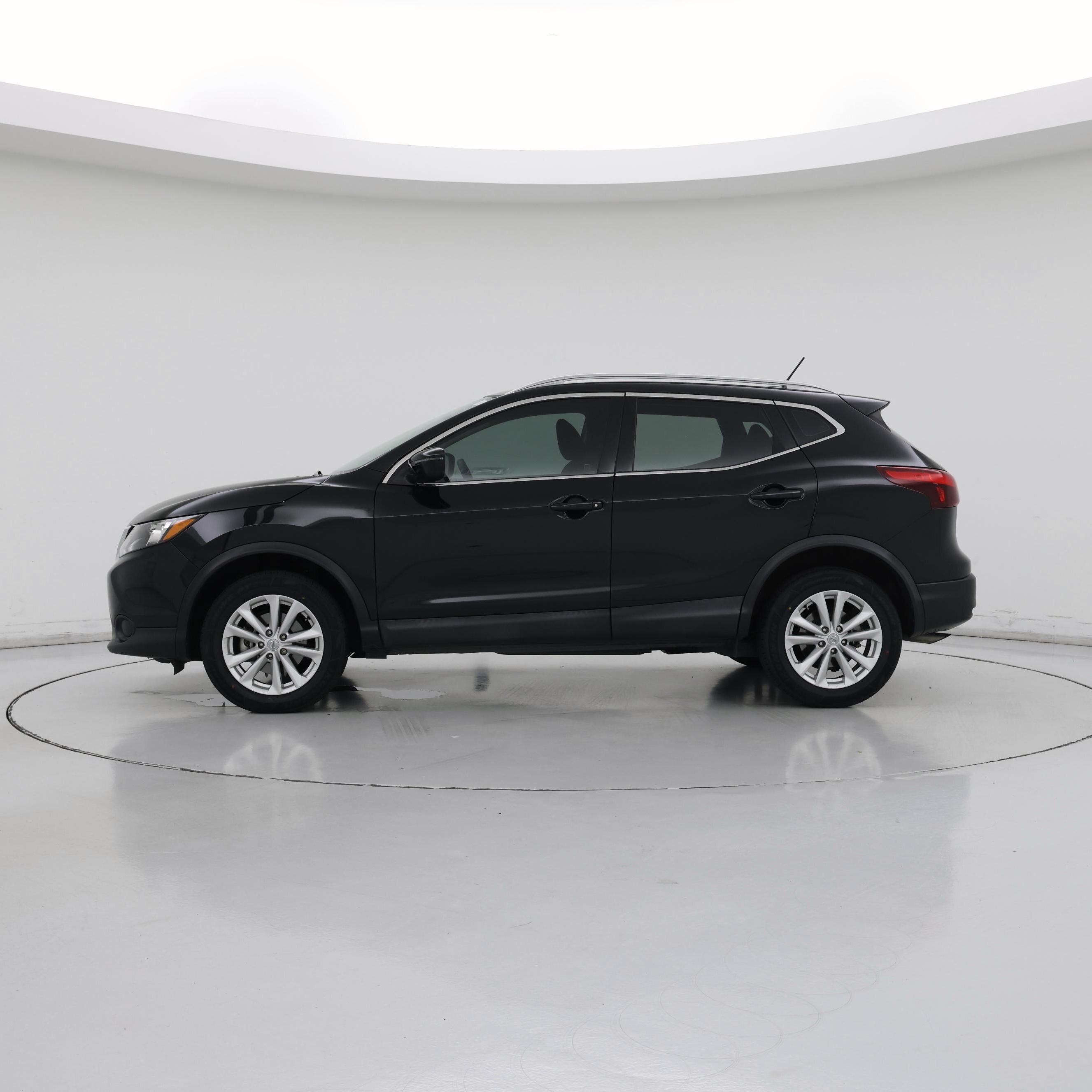 Thumbnail: 2018 Nissan Rogue Sport - 3