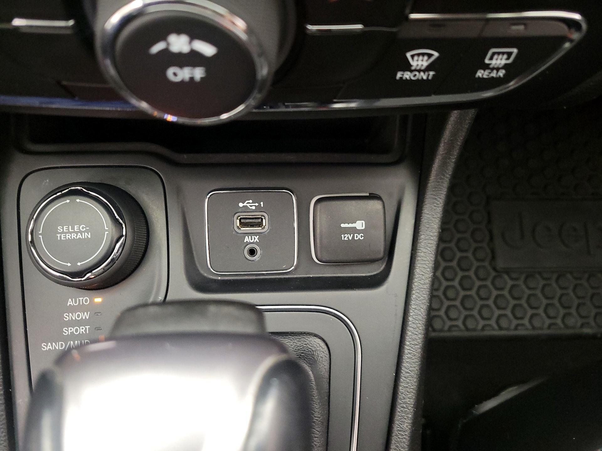 Thumbnail: 2020 Jeep Cherokee - 18