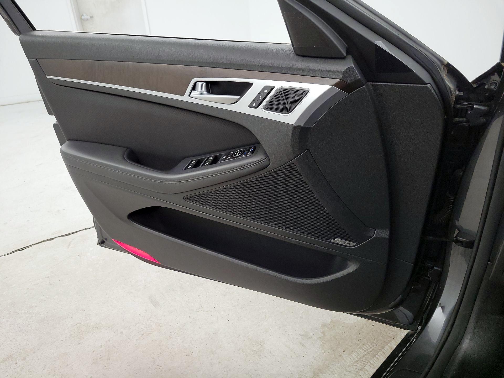 Thumbnail: 2017 Genesis G80 - 12