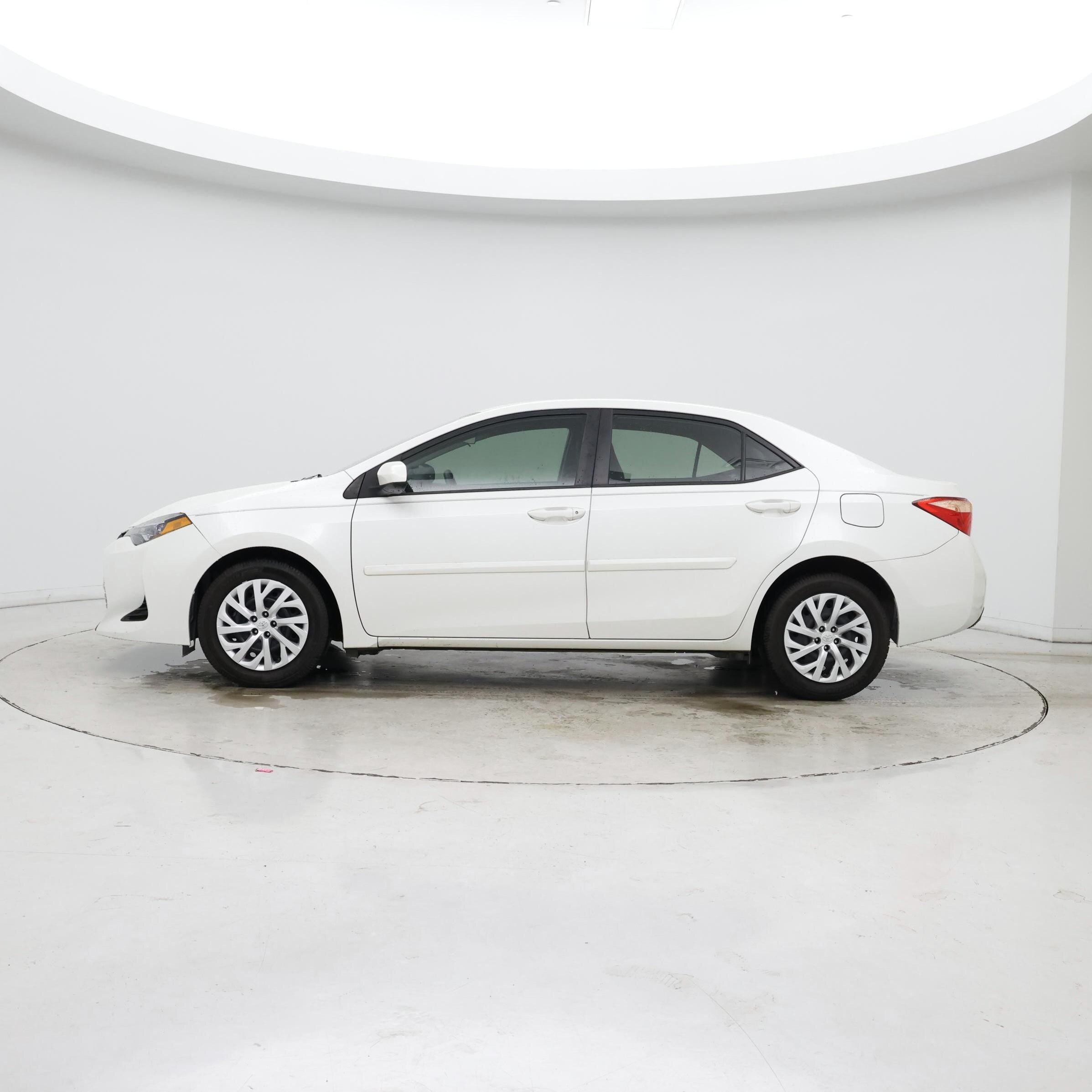 Thumbnail: 2018 Toyota Corolla - 3