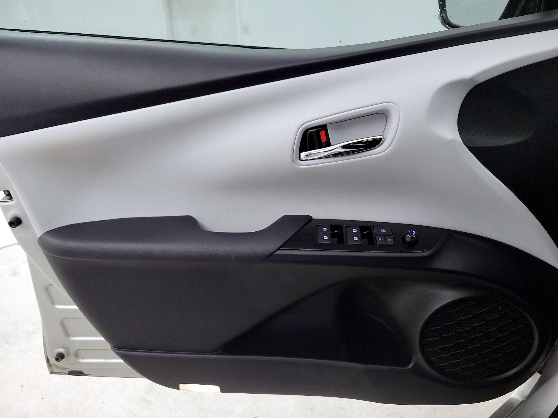 Thumbnail: 2017 Toyota Prius - 12
