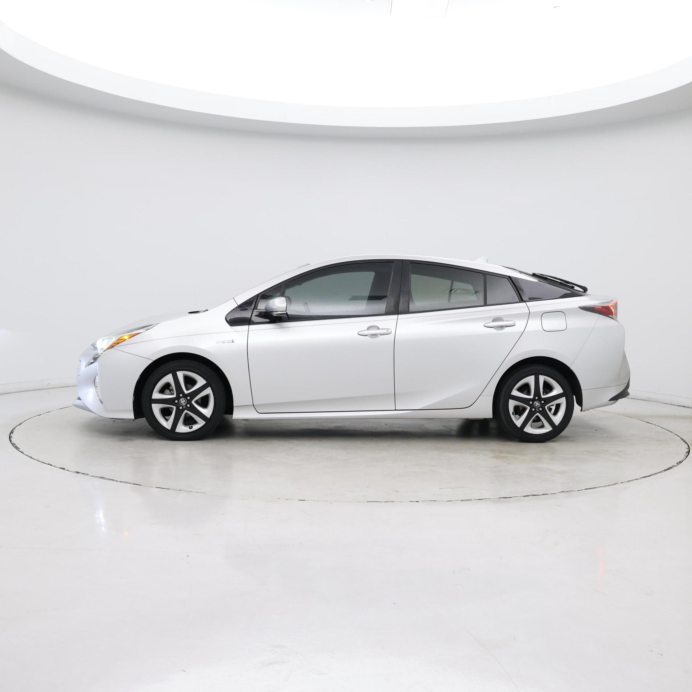 Thumbnail: 2017 Toyota Prius - 3