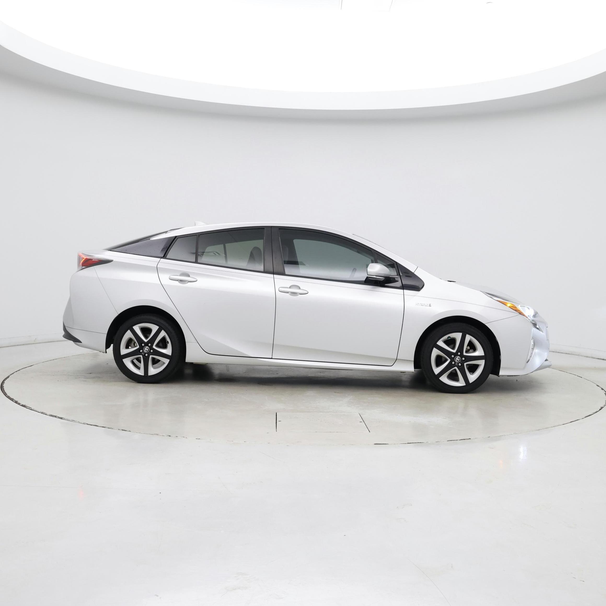 Thumbnail: 2017 Toyota Prius - 7