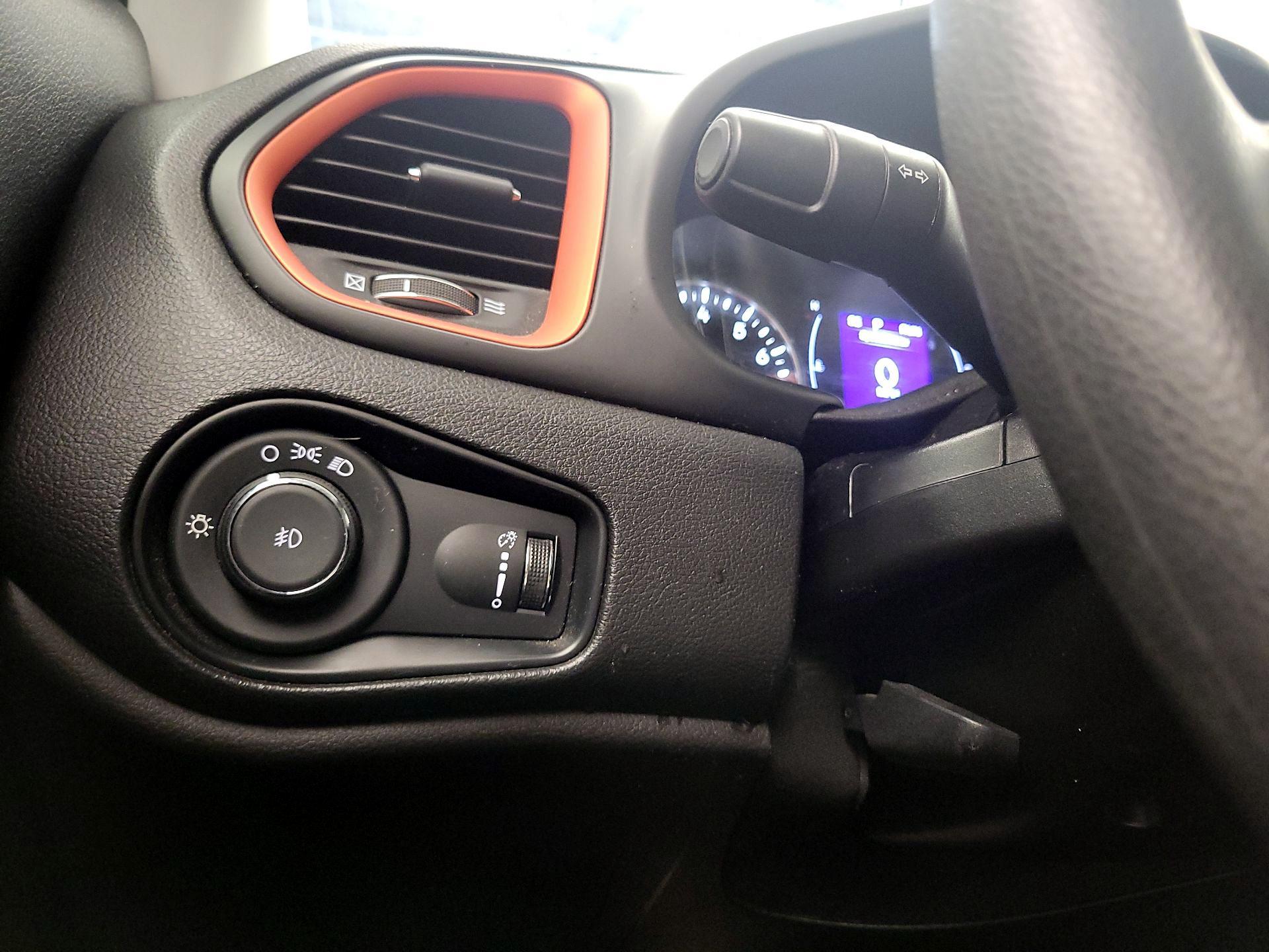 Thumbnail: 2021 Jeep Renegade - 13