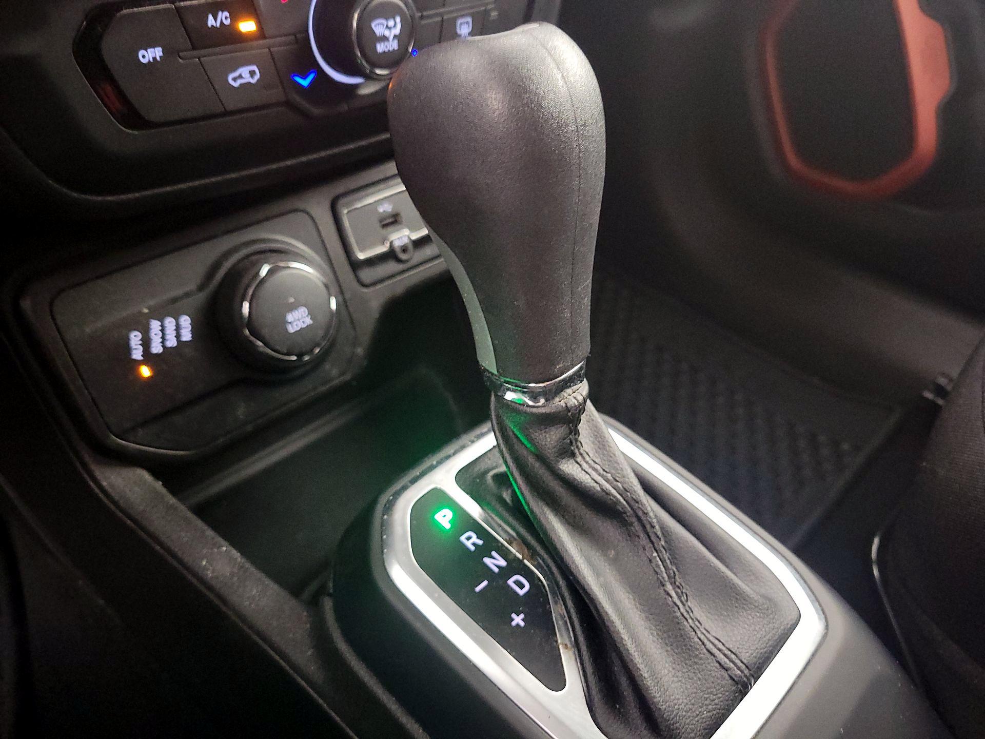 Thumbnail: 2021 Jeep Renegade - 17