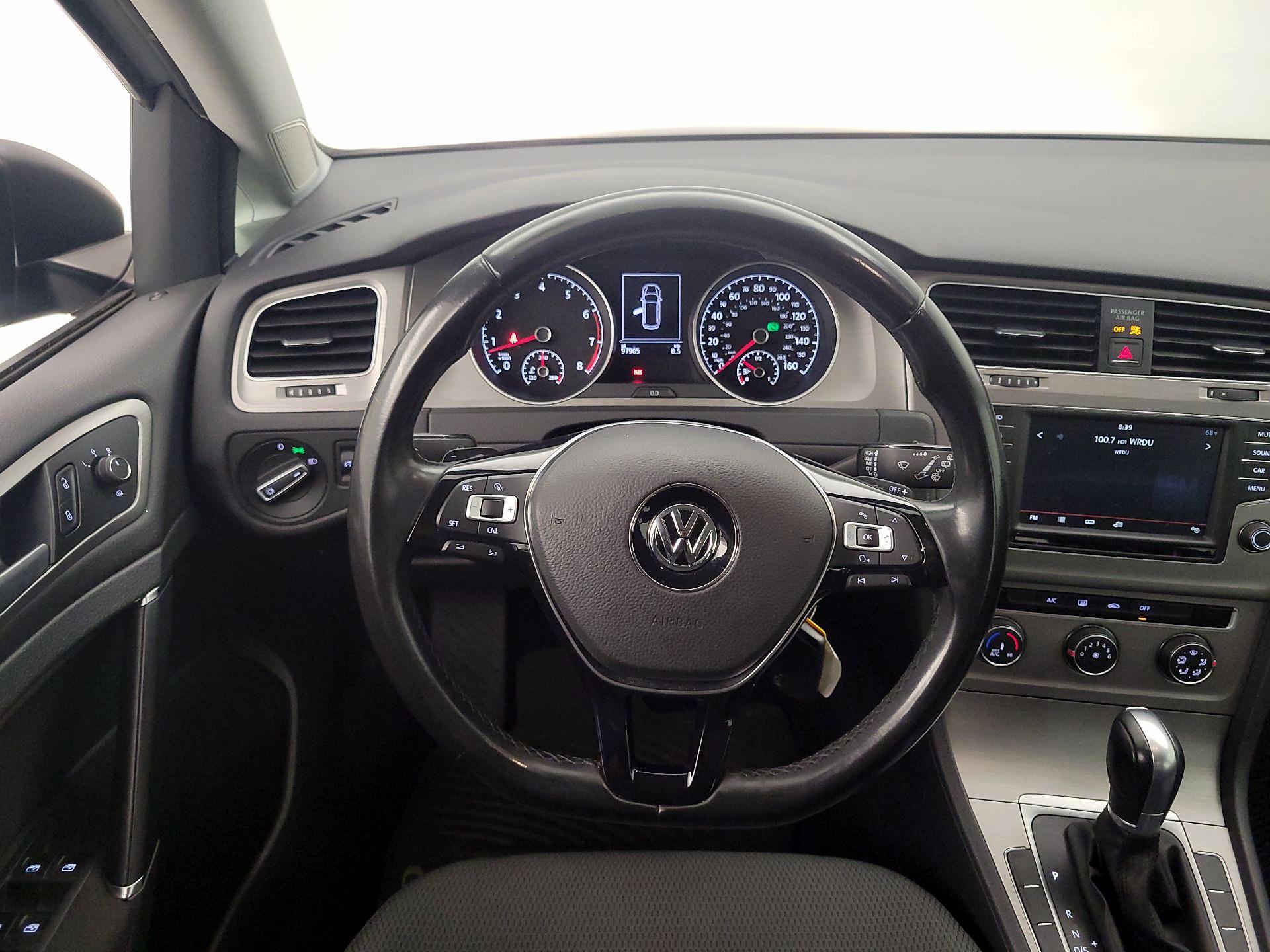 Thumbnail: 2016 Volkswagen Golf - 10