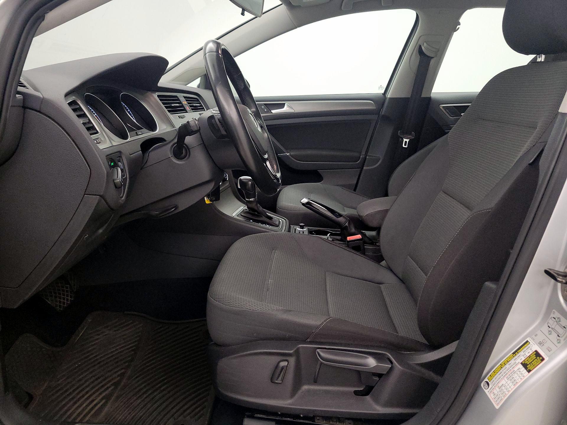 Thumbnail: 2016 Volkswagen Golf - 11