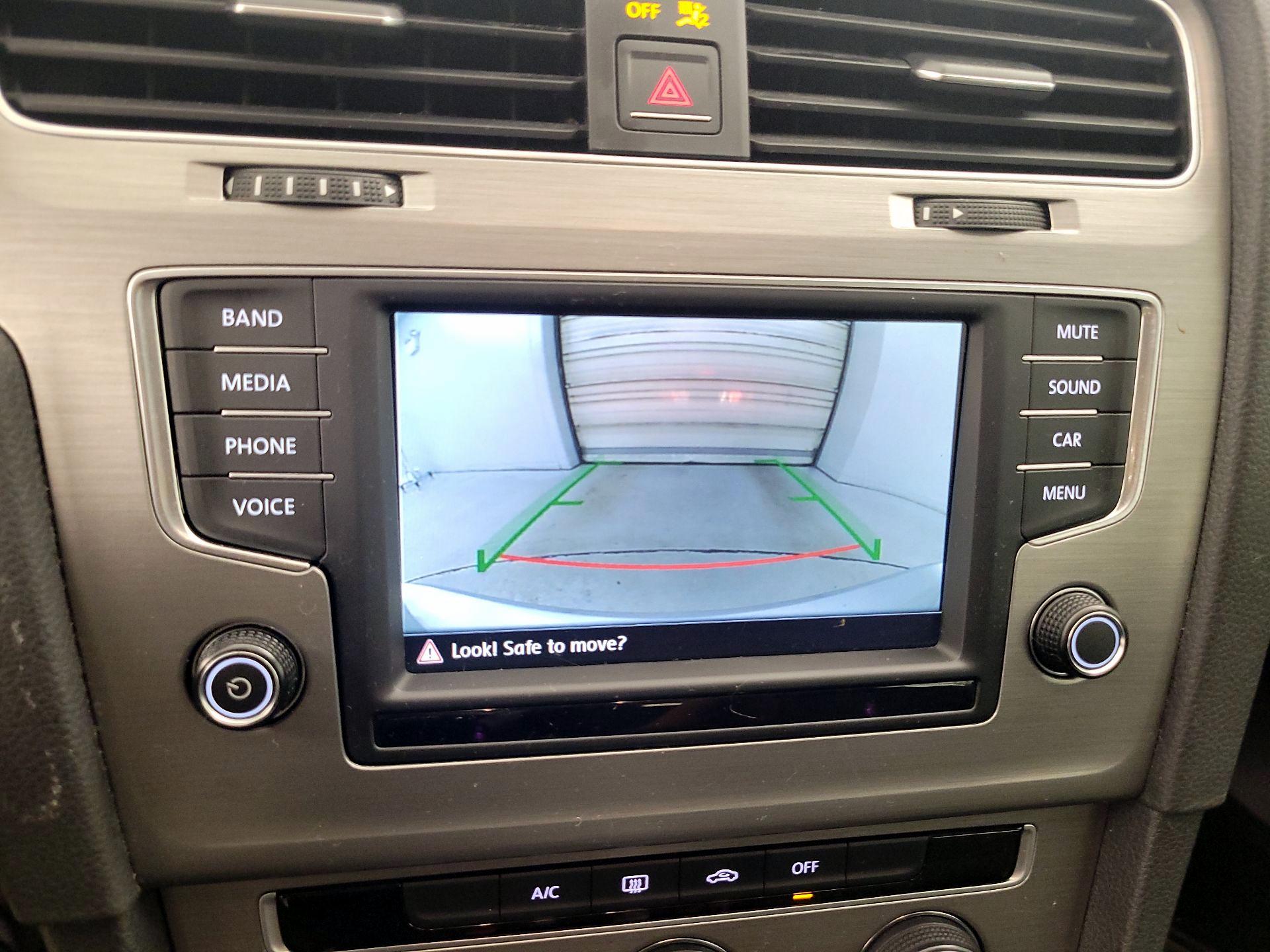 Thumbnail: 2016 Volkswagen Golf - 14