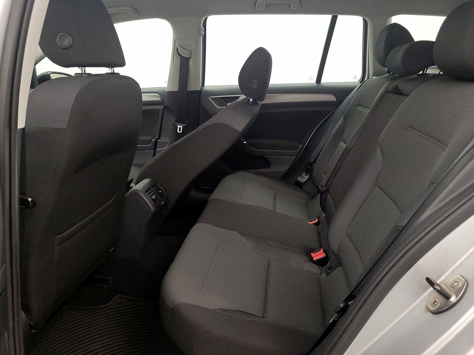 Thumbnail: 2016 Volkswagen Golf - 19